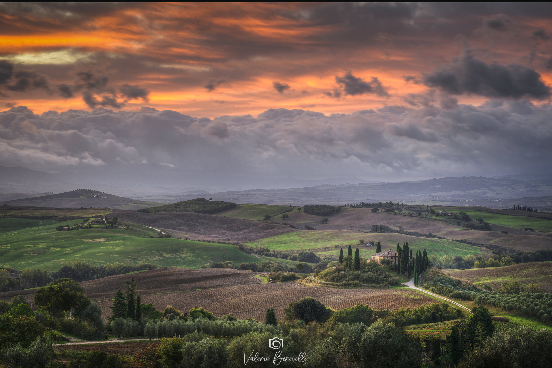 Alba in Val D'Orcia