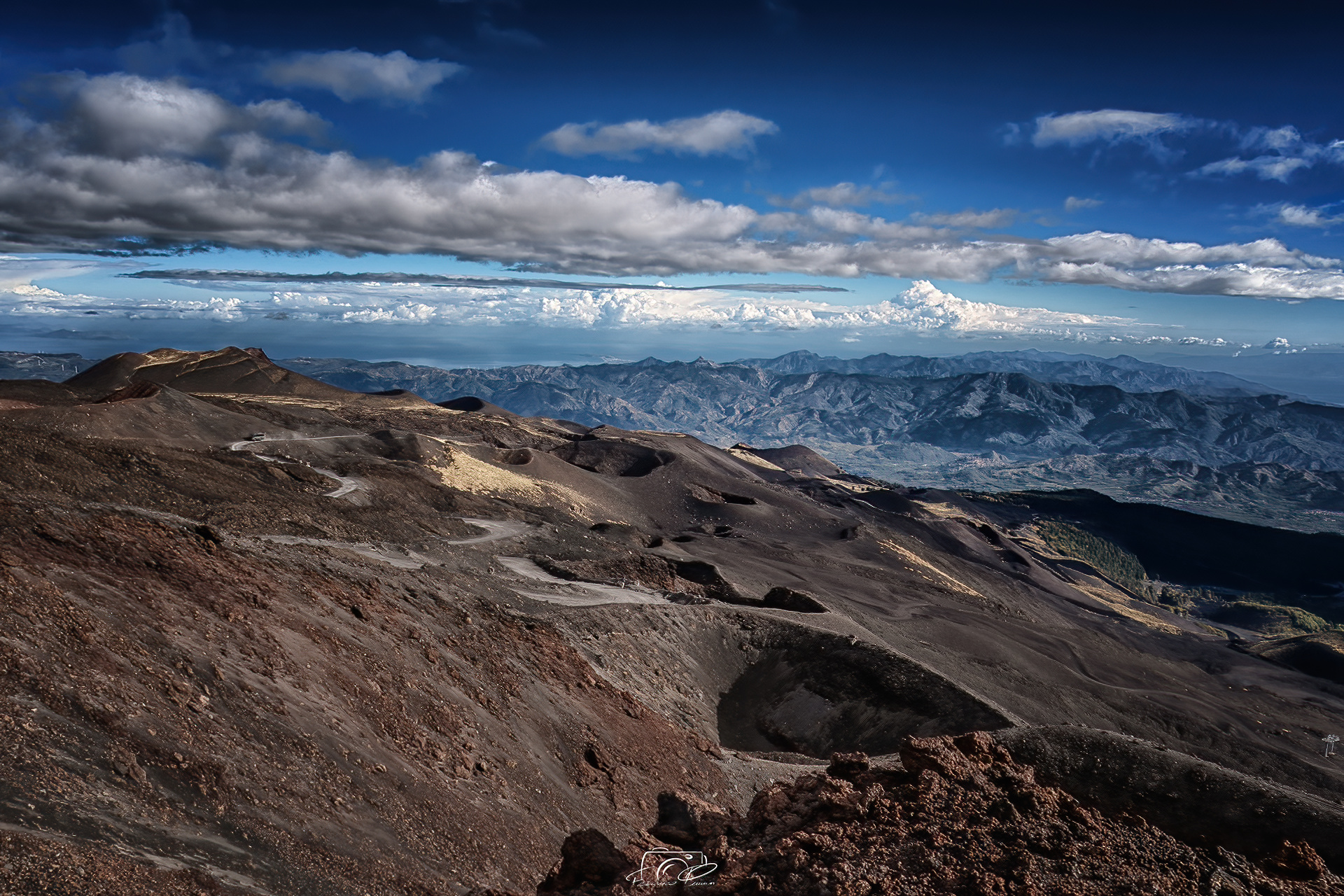 Etna and the button boxes of the 2002 eruption