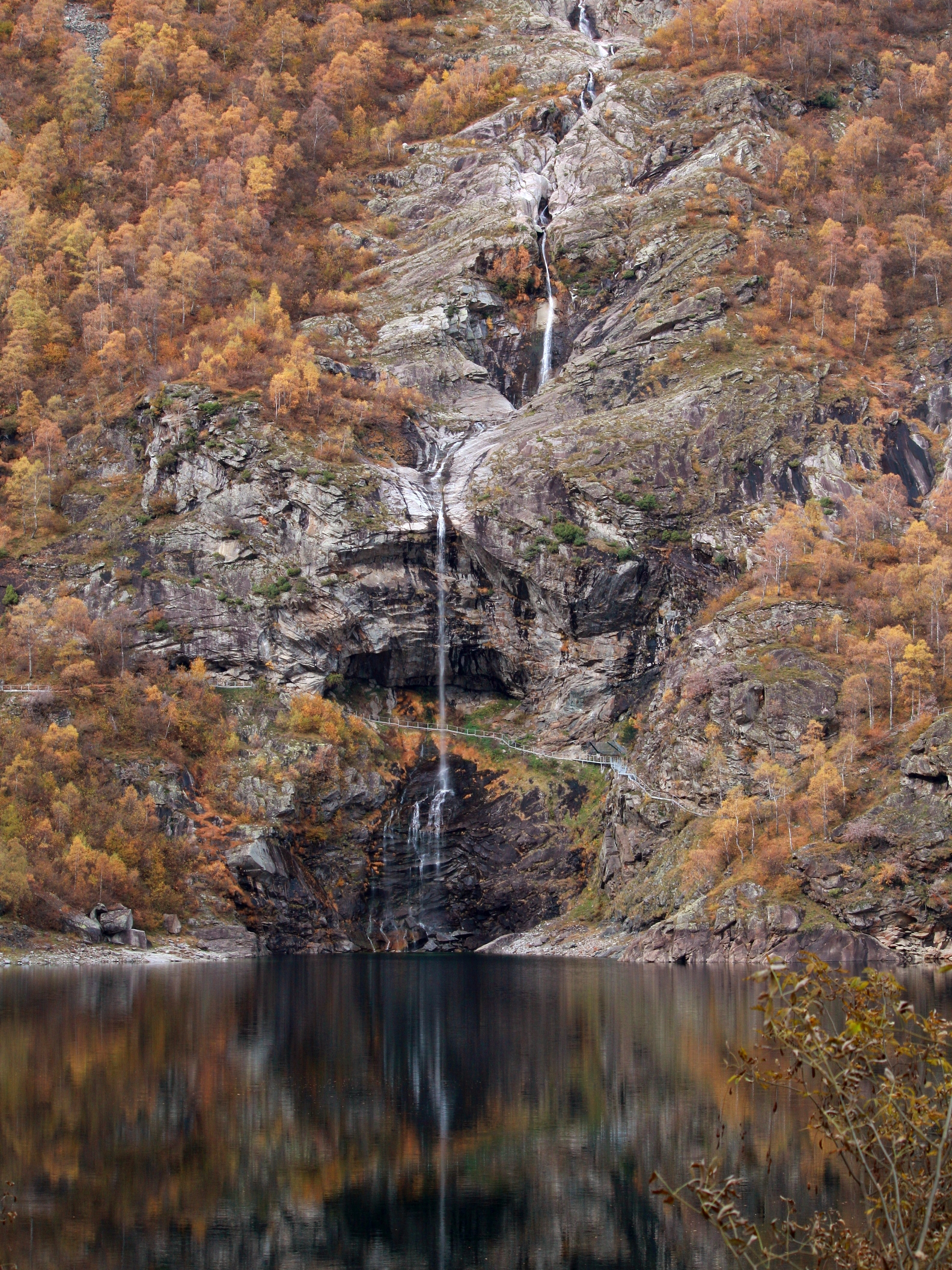 Autunno al lago di Antrona