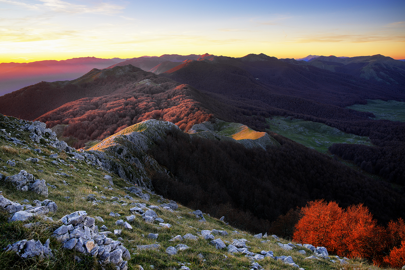 Last light from Serra Traversa mountain