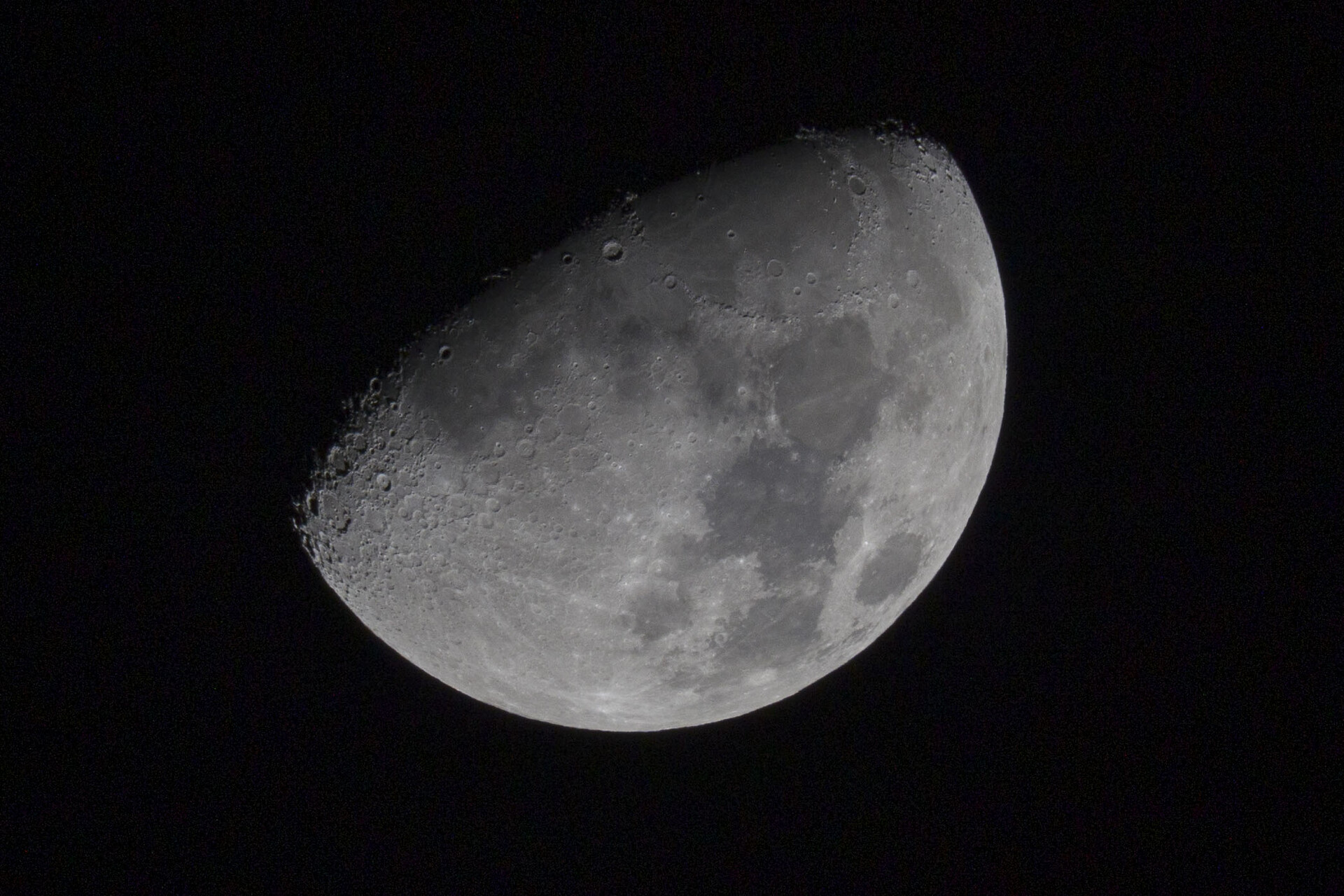 Luna dal centro di Palermo