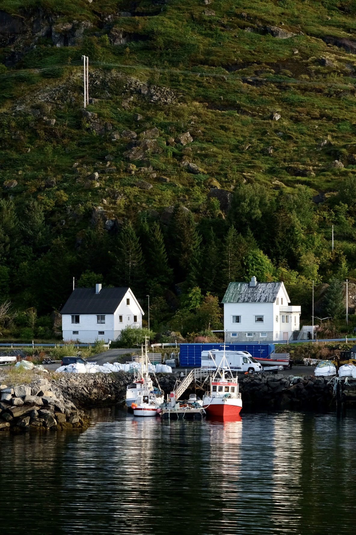 What's around Svolvaer