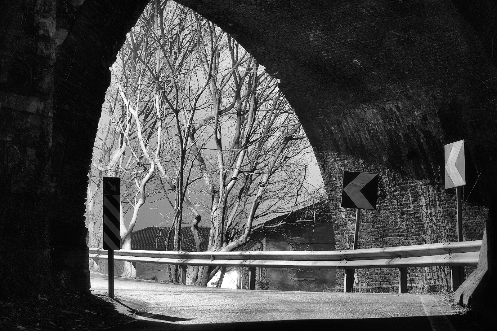 sotto il ponte di via dei Mulini a Como