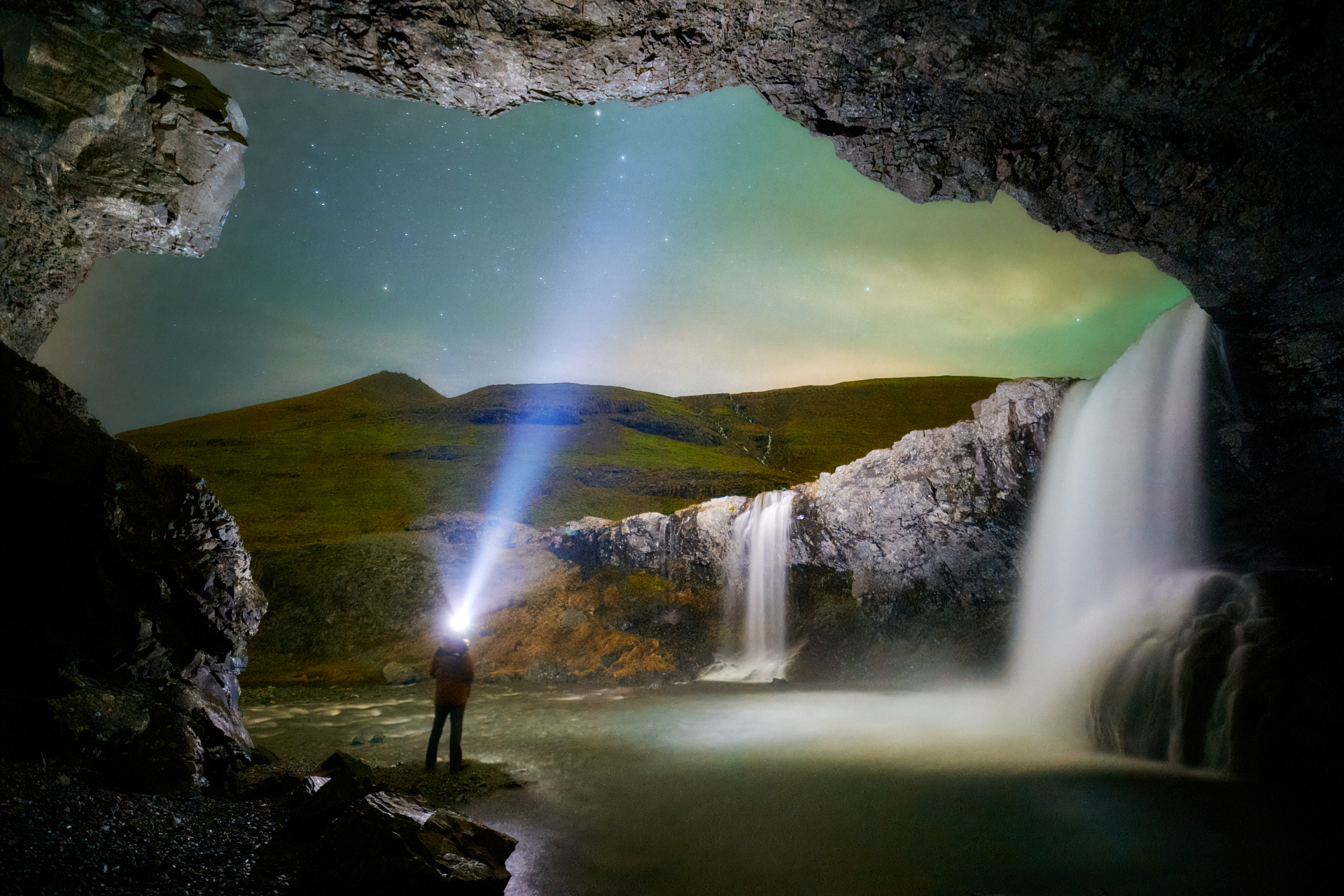 L'Islanda in una grotta