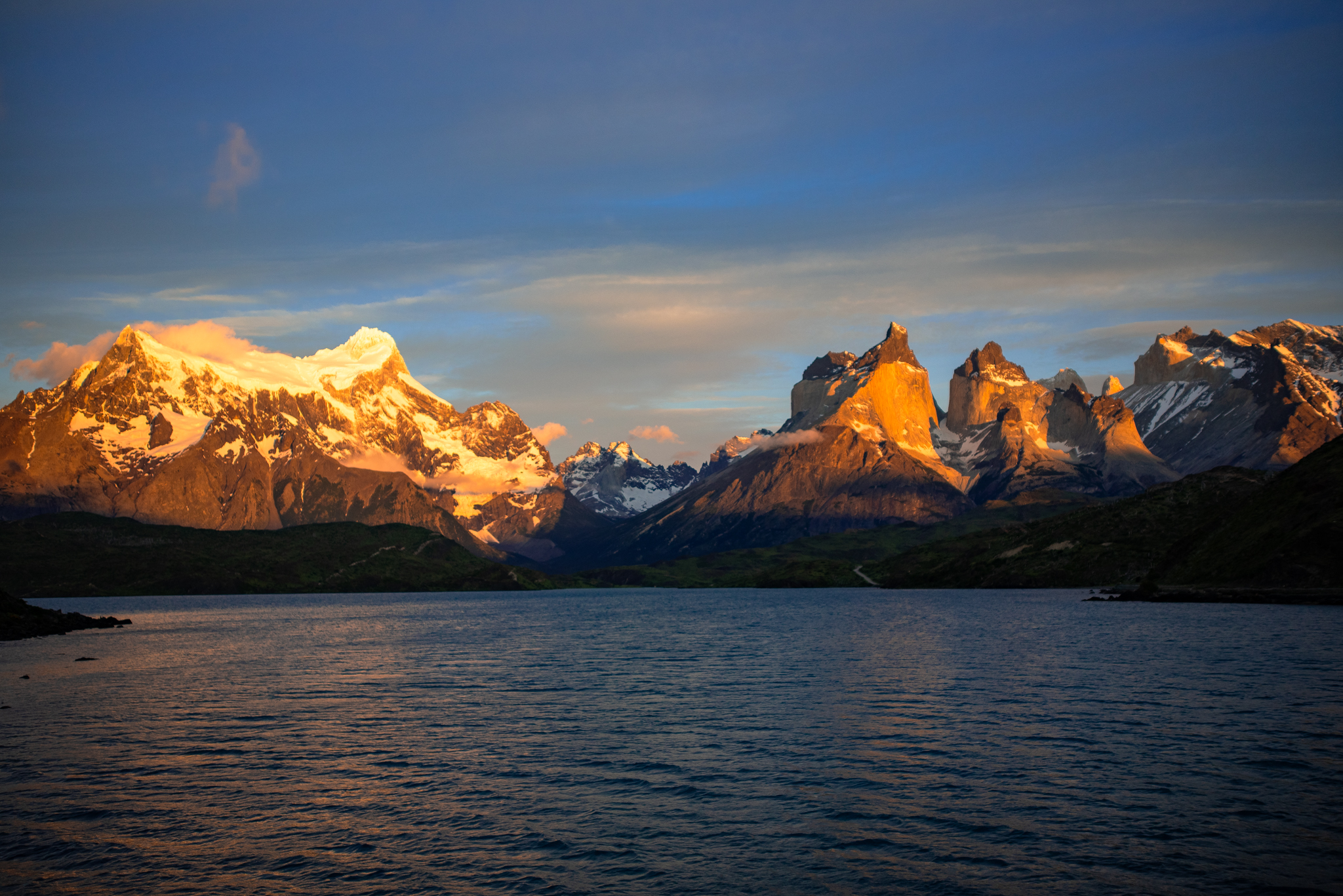alba sul lago Pehoe, Cile