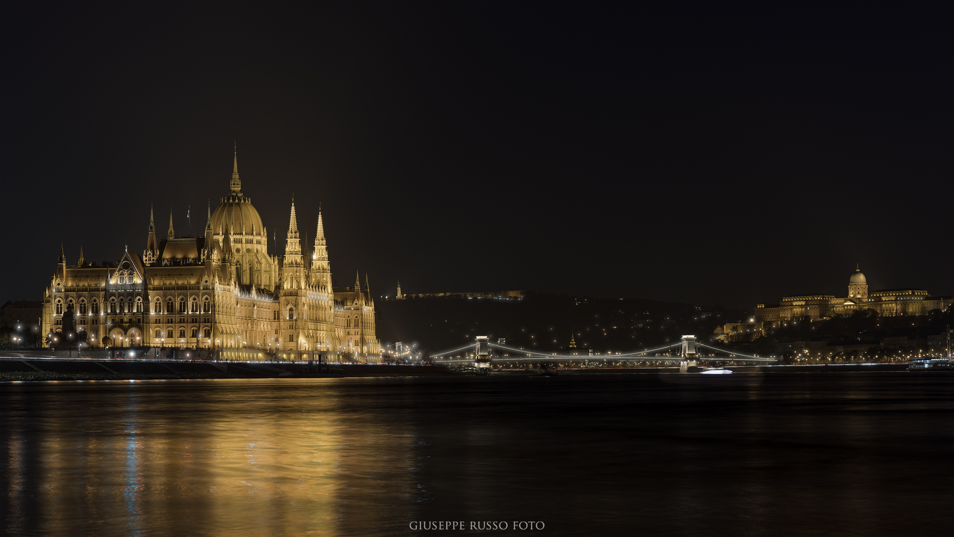 Il Parlamento e il ponte delle catene