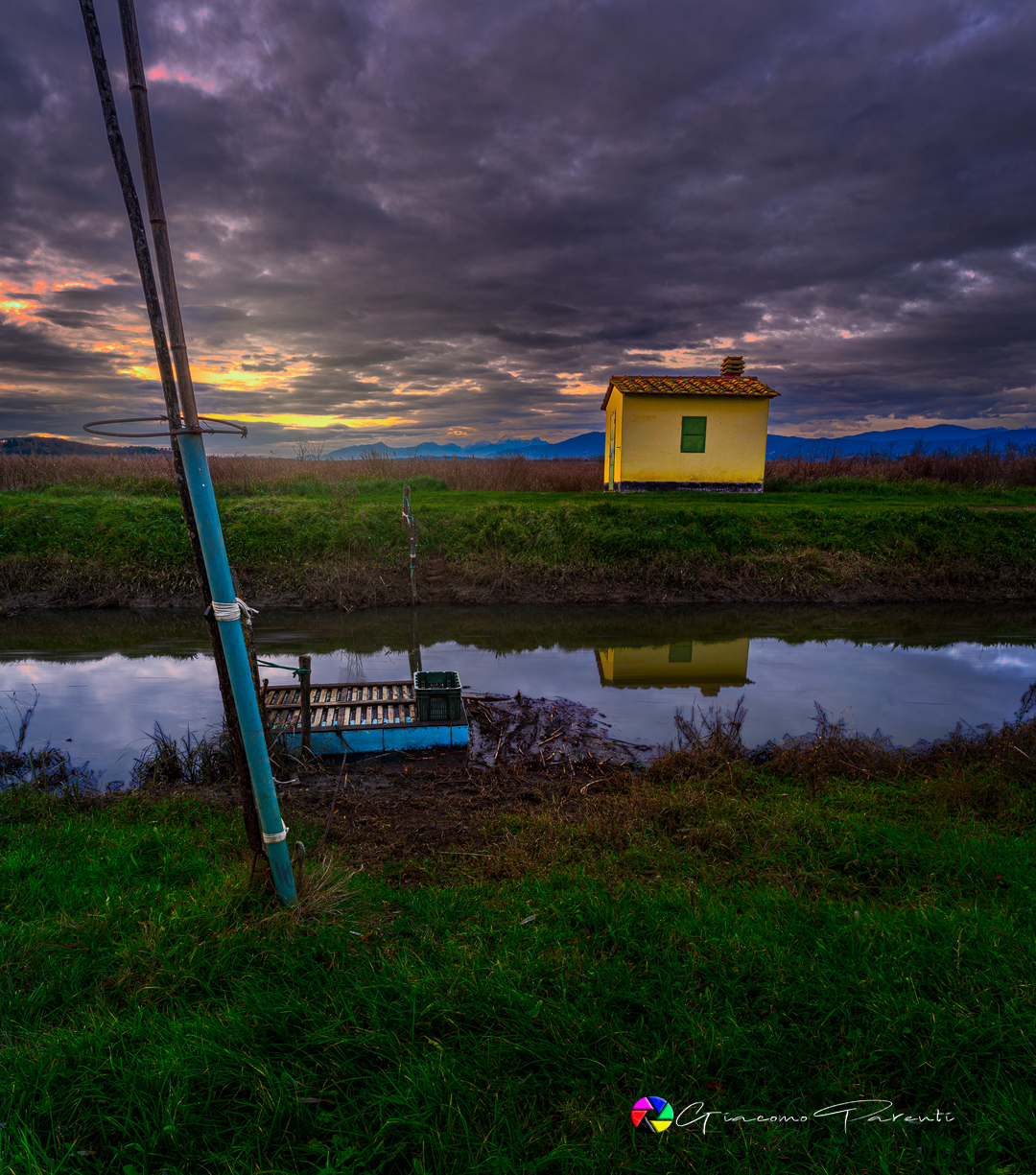 Tramonto alla casa gialla
