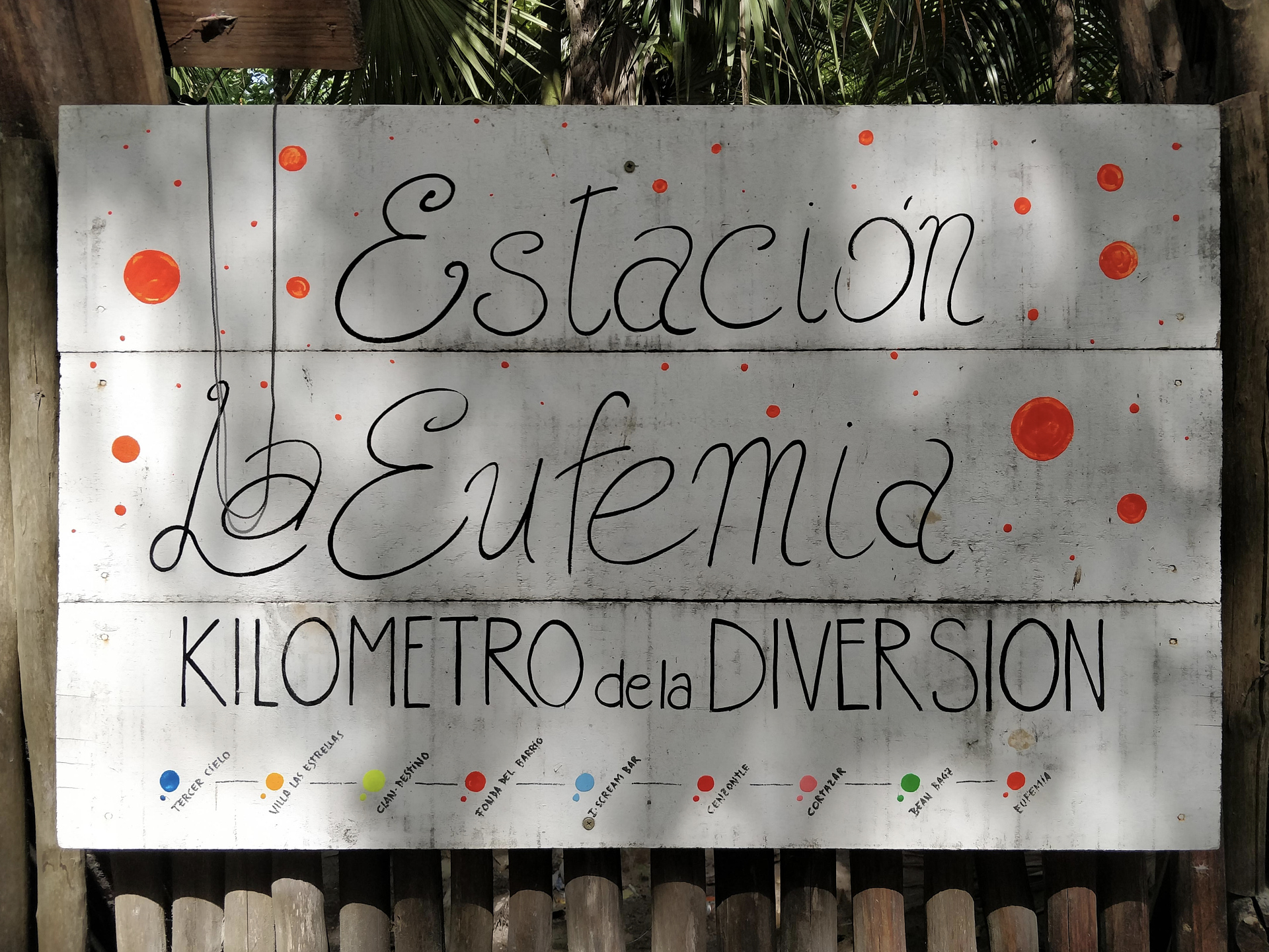 Insegna di un locale a Tulum