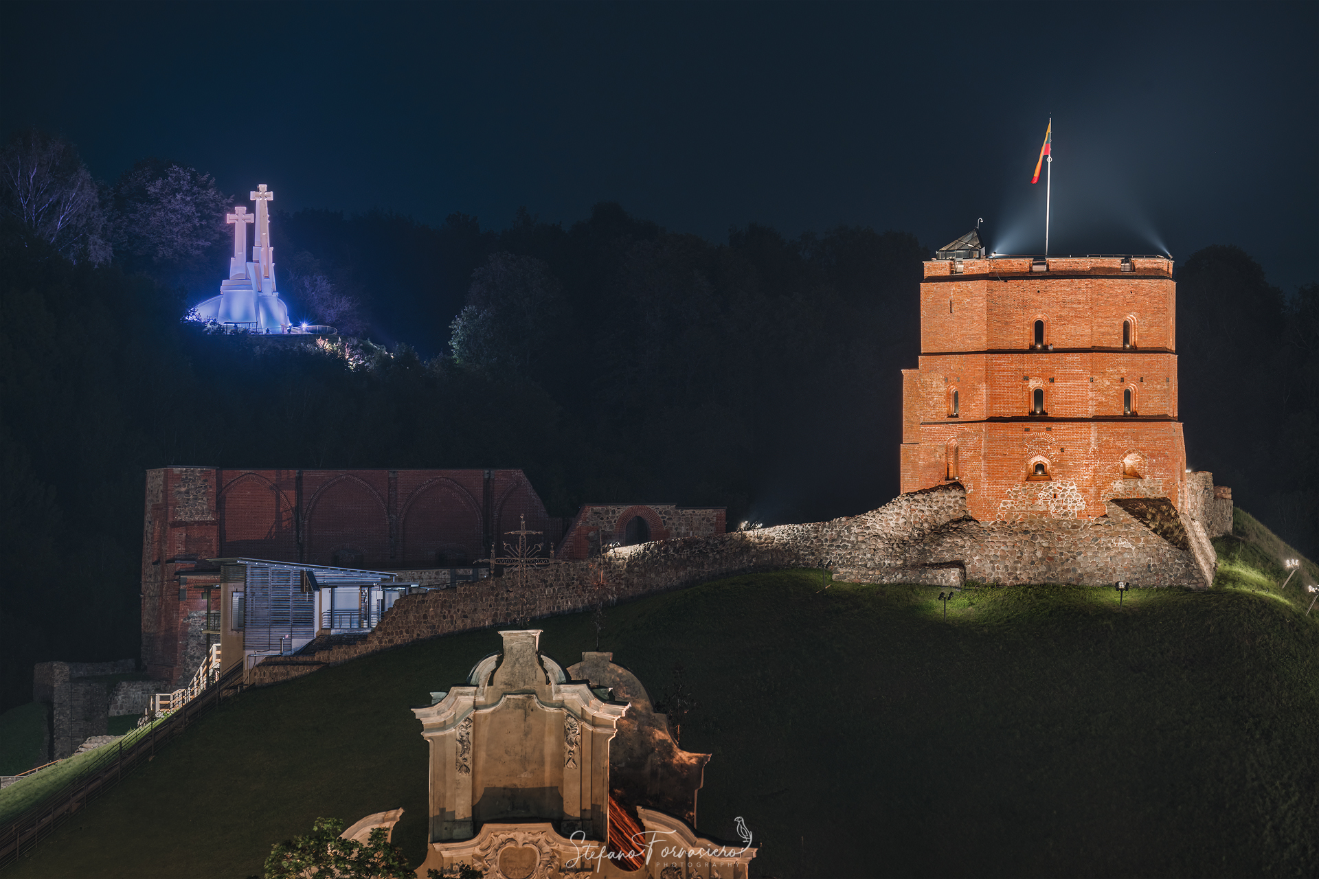 Forte di Gediminas e Tre Croci by Night