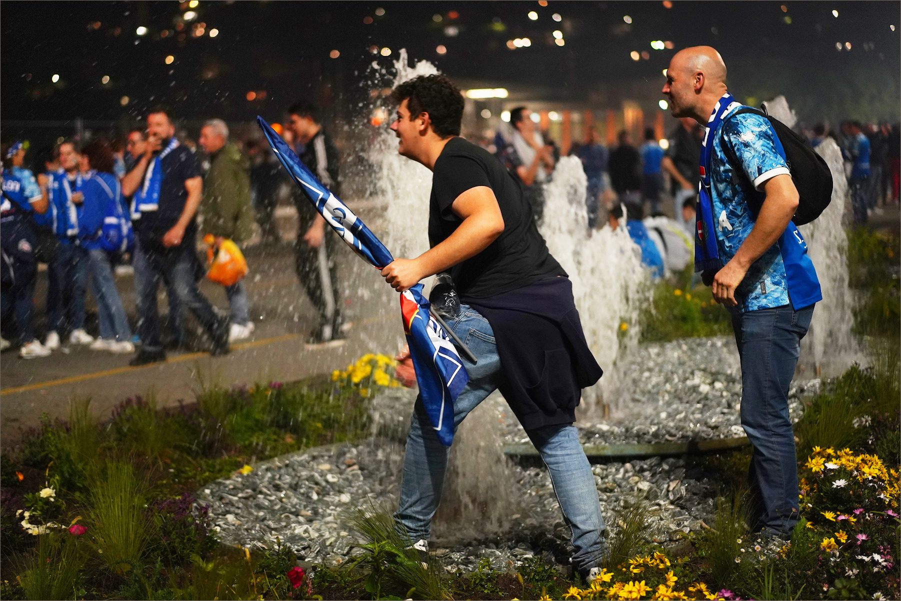Tifosi comaschi in piazza