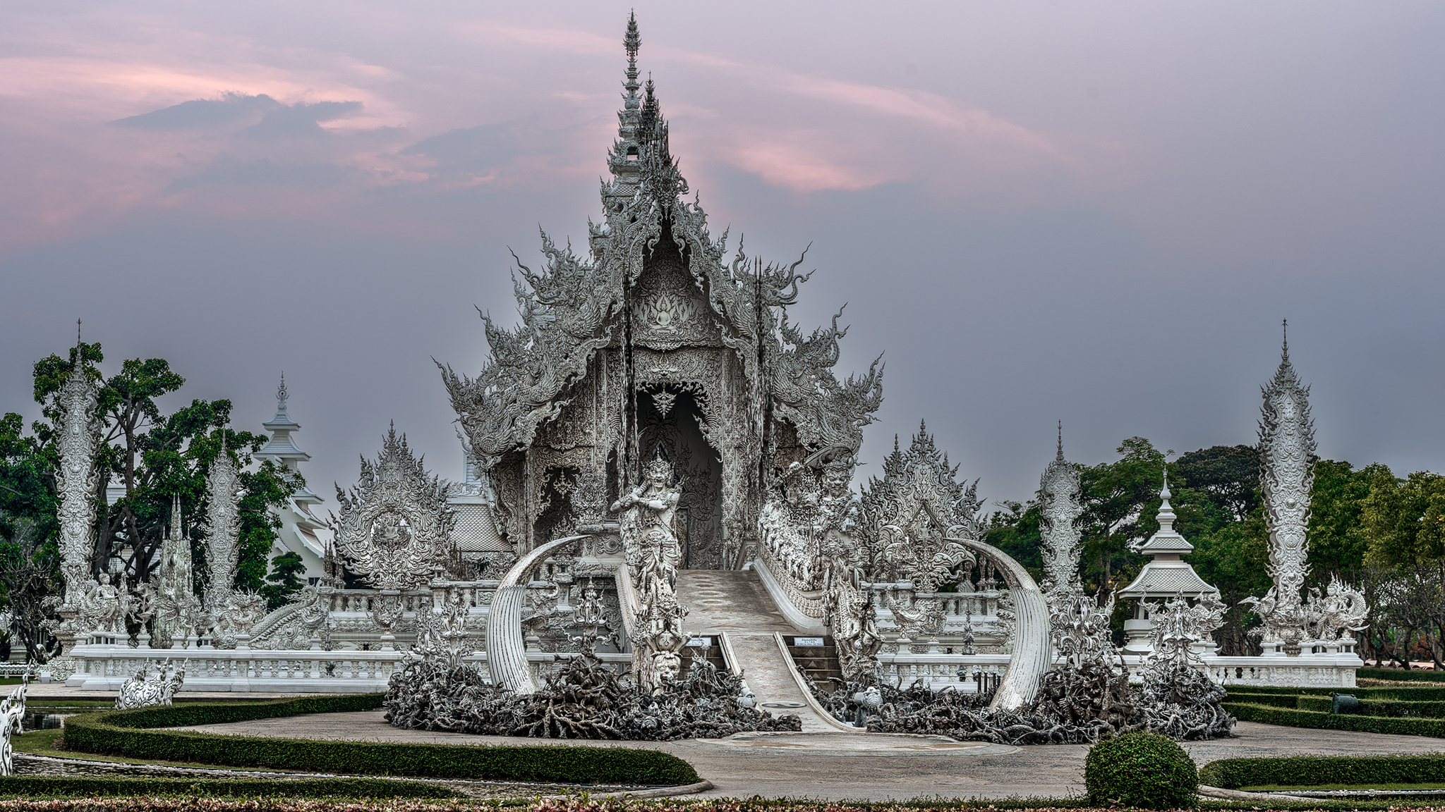 Wat Rong Khun Temple - Chang Rai, Thailand