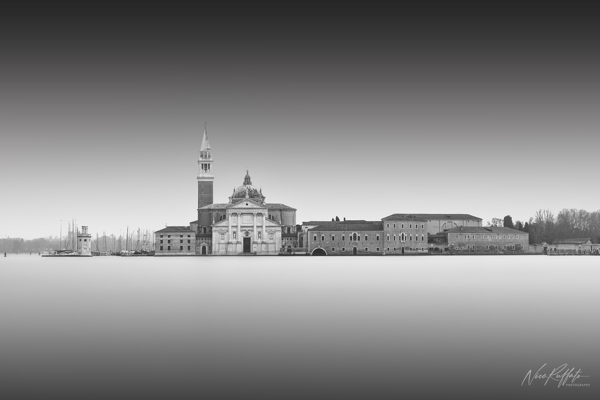 Sospeso fra acqua e cielo