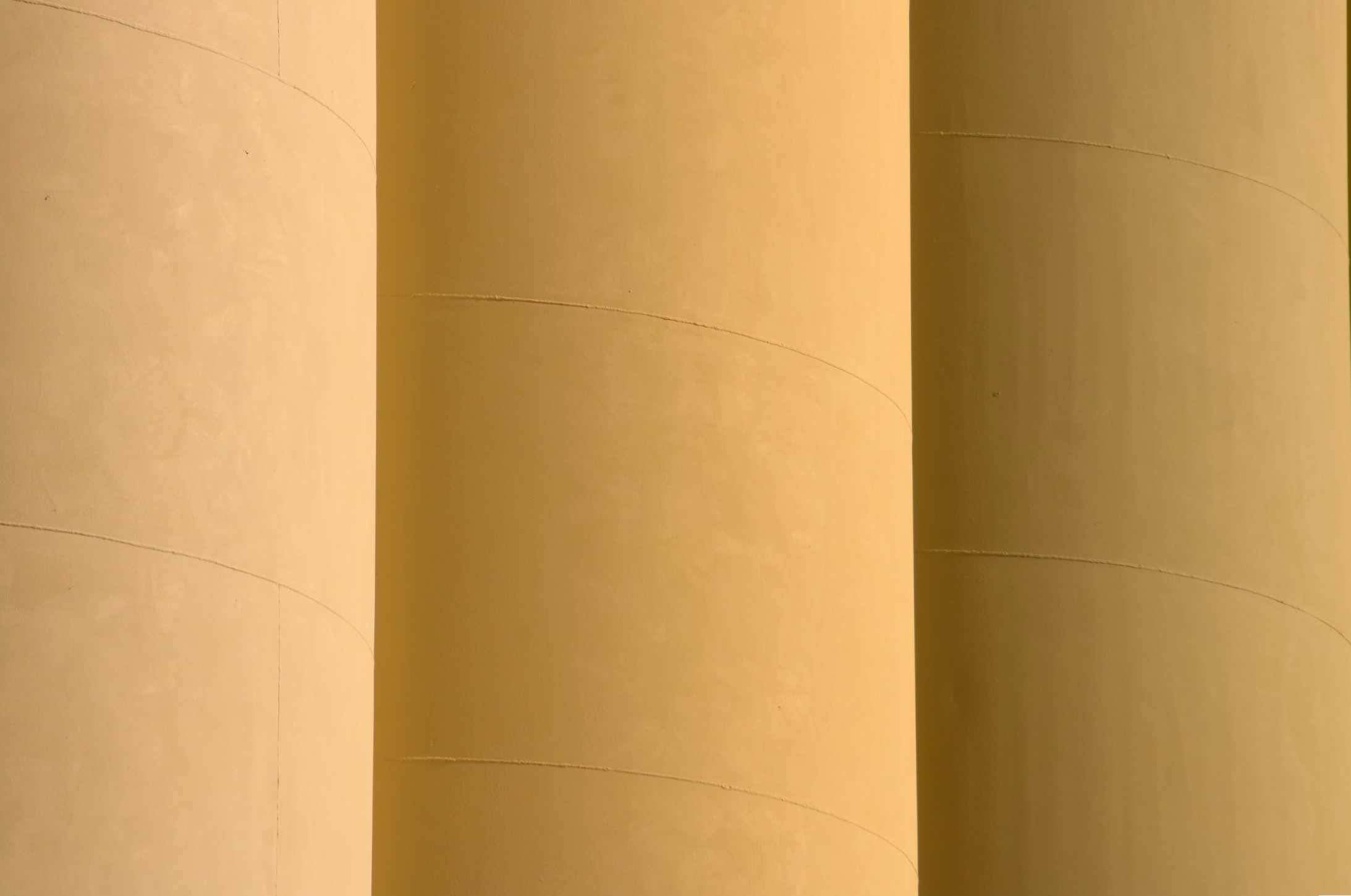 Astrazione di tre silos