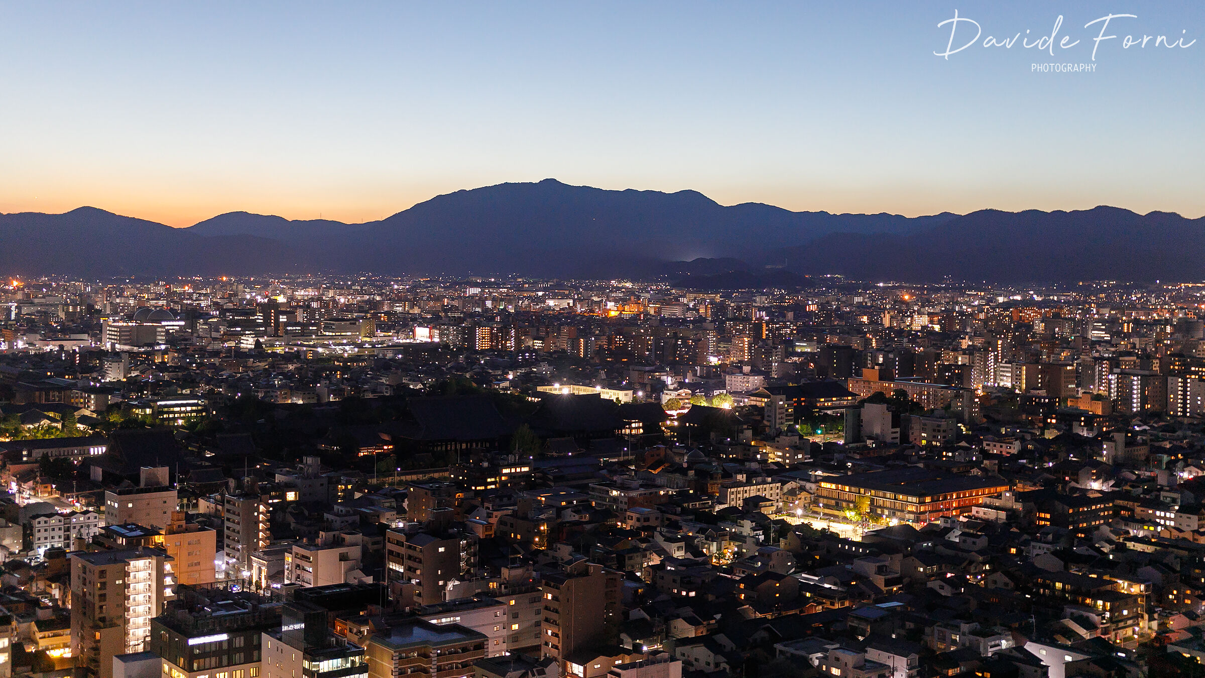Notturno su Kyoto dalla Kyoto Tower