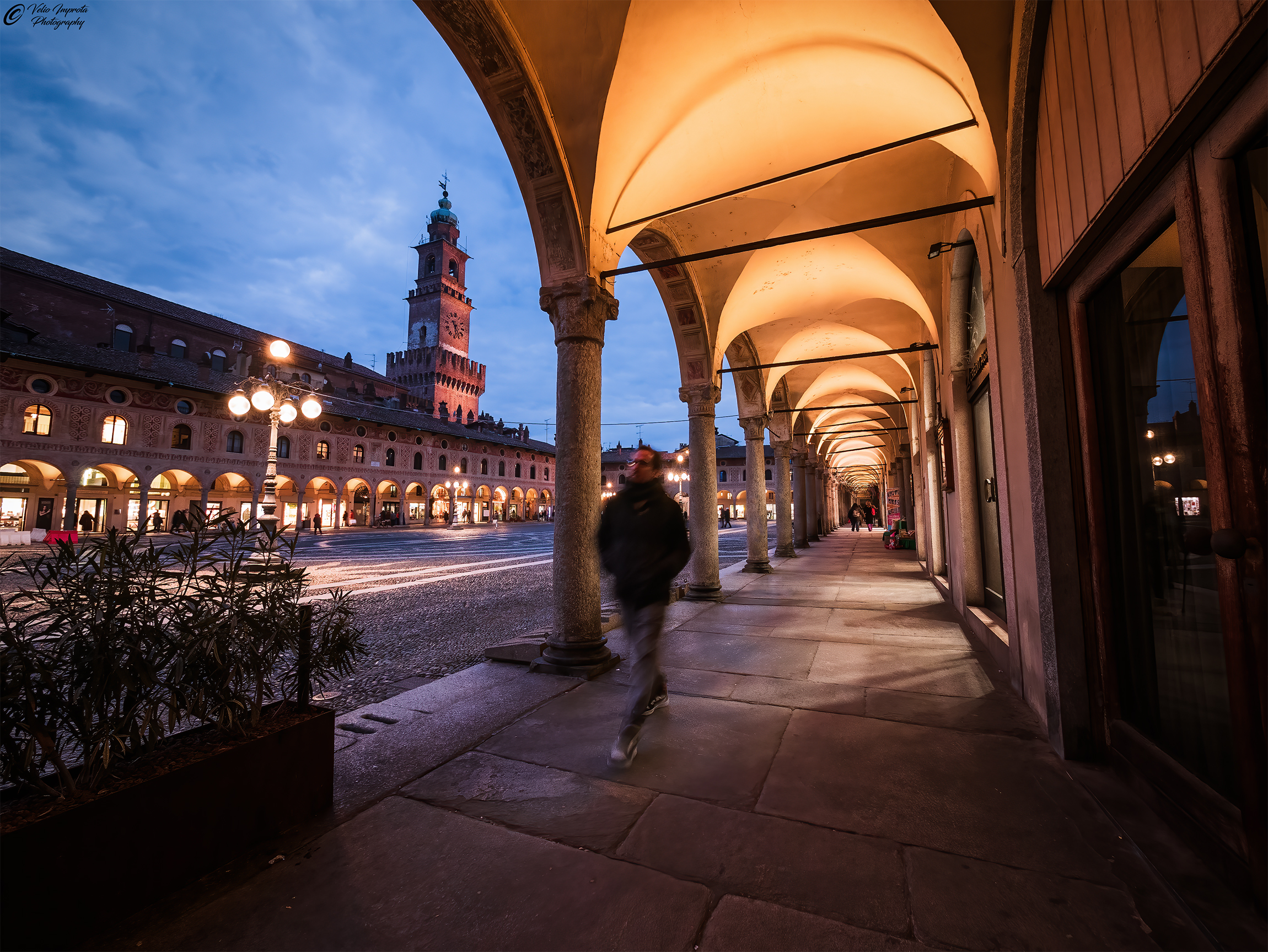 Passeggiando sotto gli archi di Vigevano