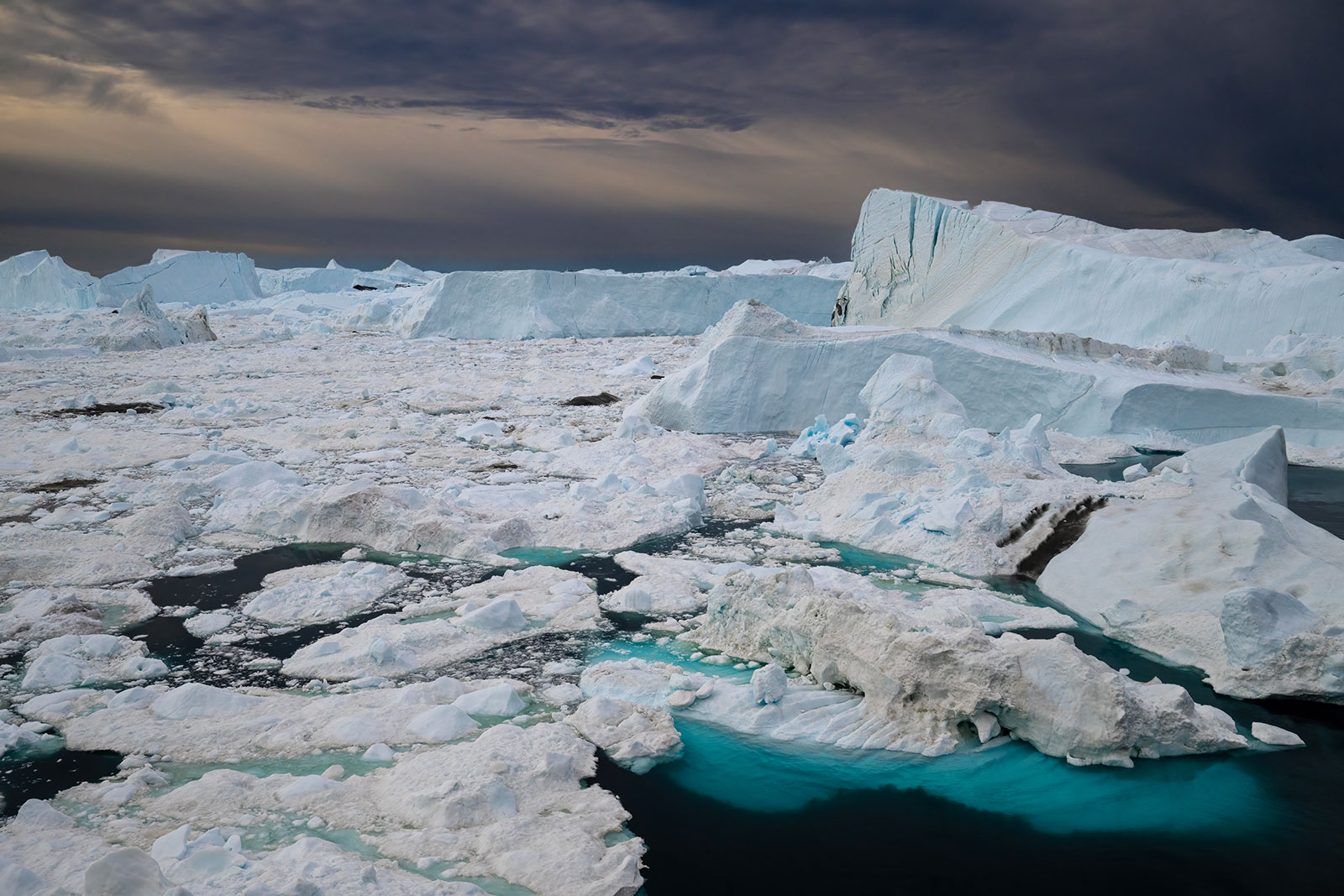 Il fiordo di Kangia al tramonto ad ilulissat, Groenland