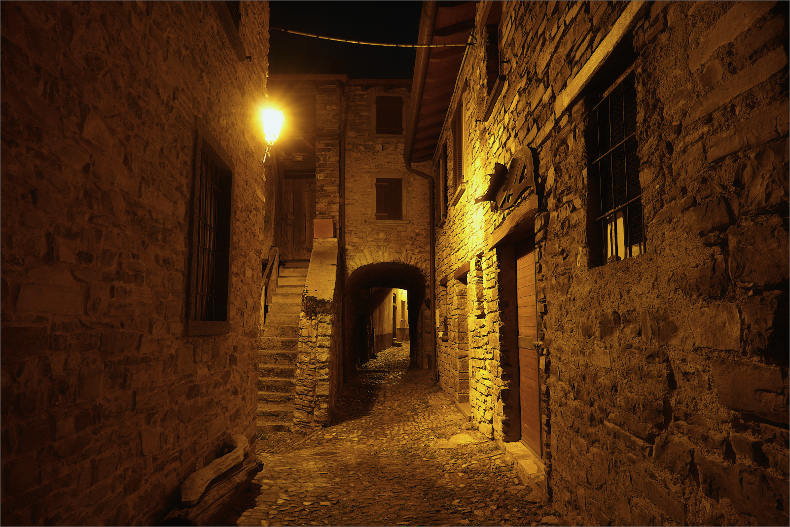 Un vicolo a Palanzo, Faggeto Lario (co)