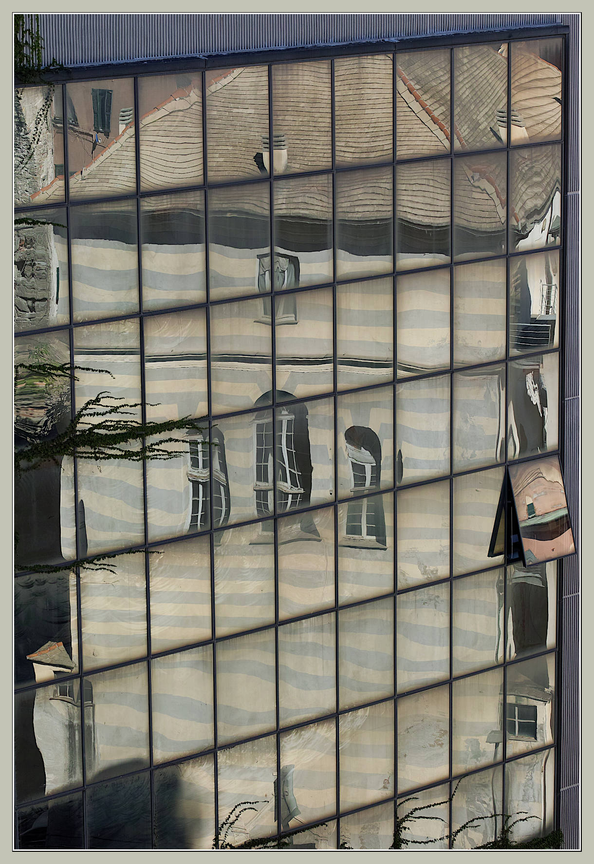 Riflessi urbani (Genova).