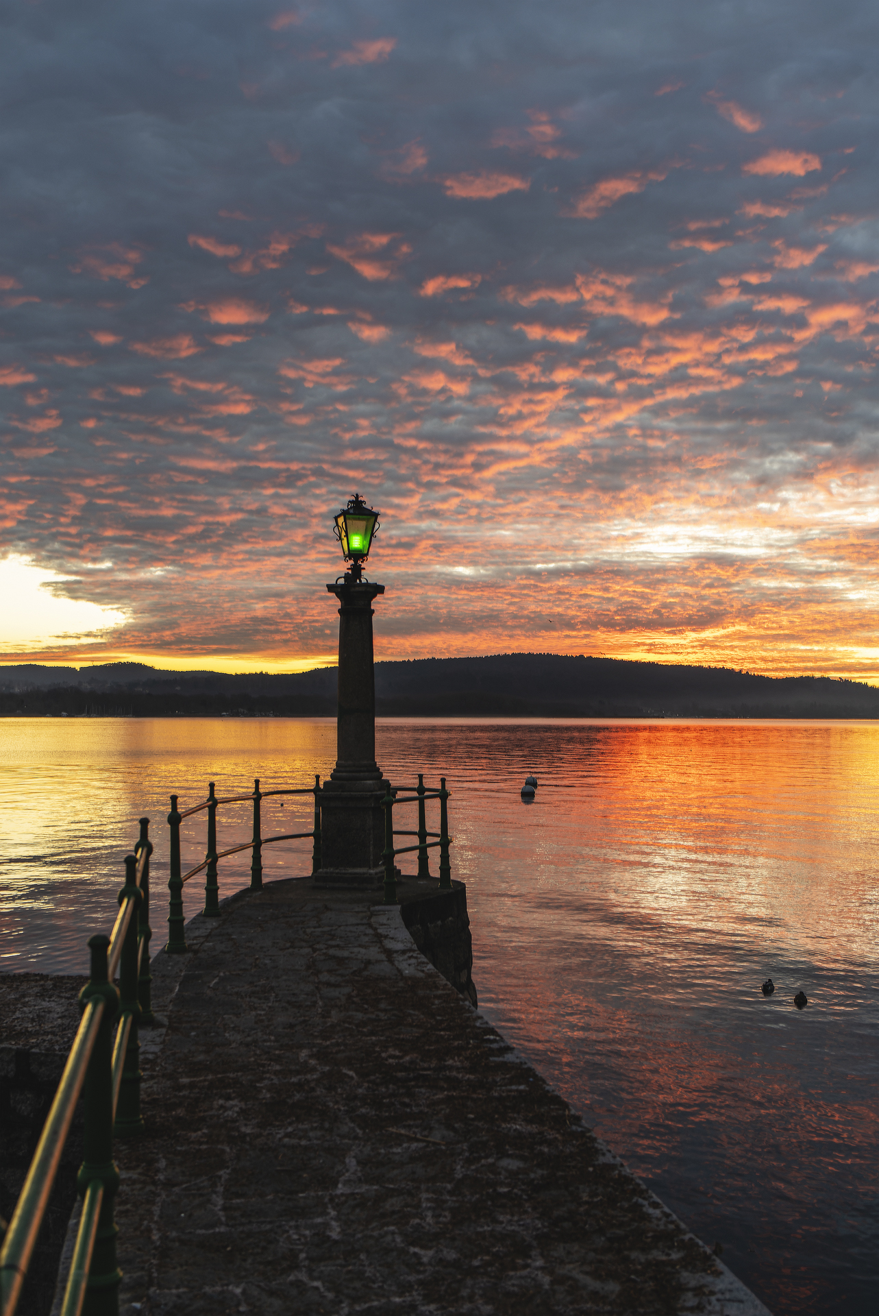 Alba invernale dal porticciolo di Arona