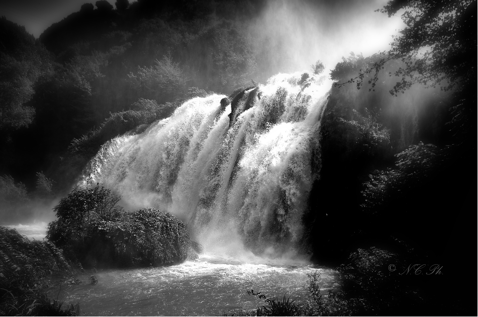 Marmore Falls (v.B/W)