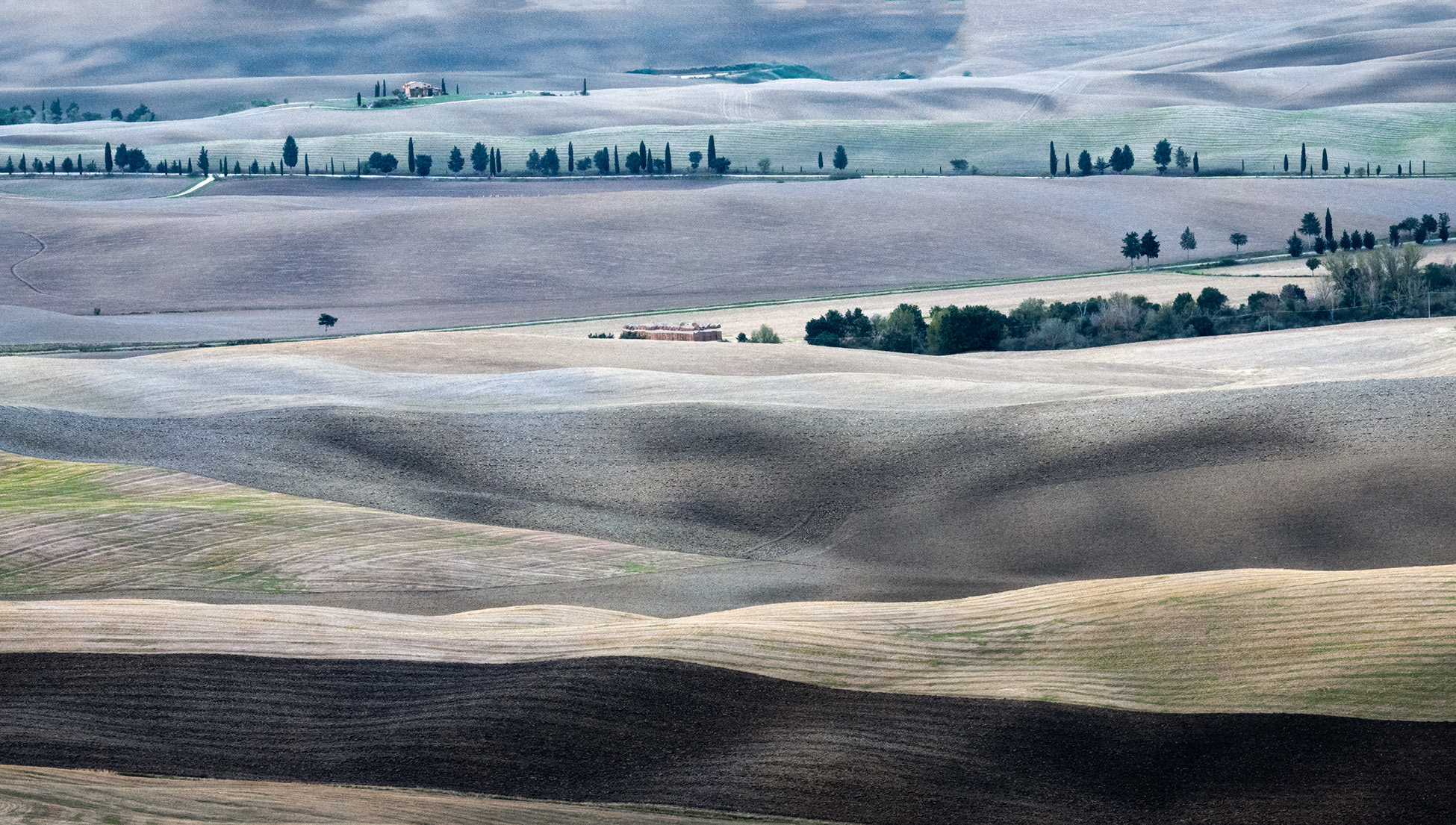 Waves and clouds on the plain