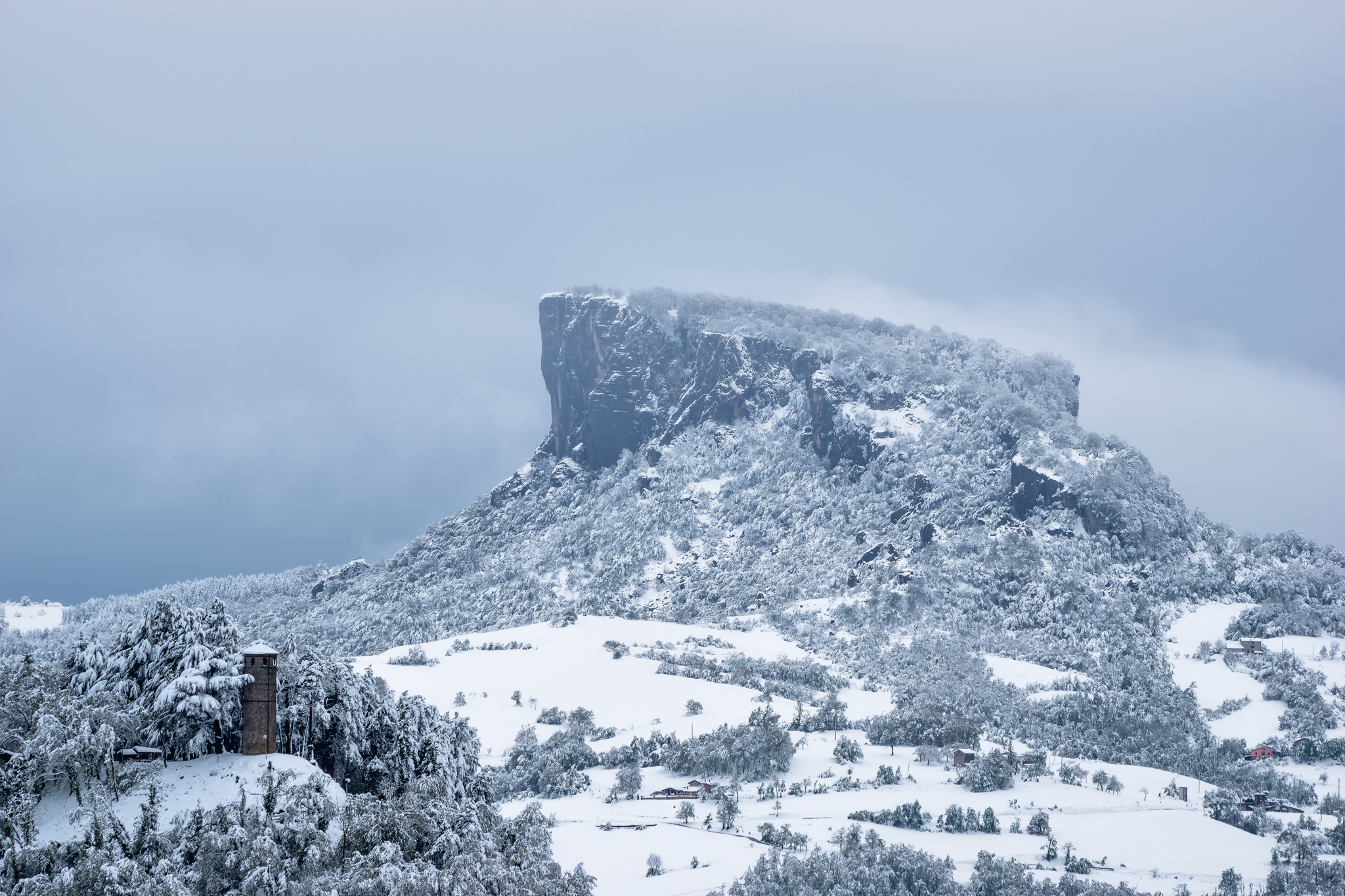 Torre di Felina and Pietra di Bismantova (RE)