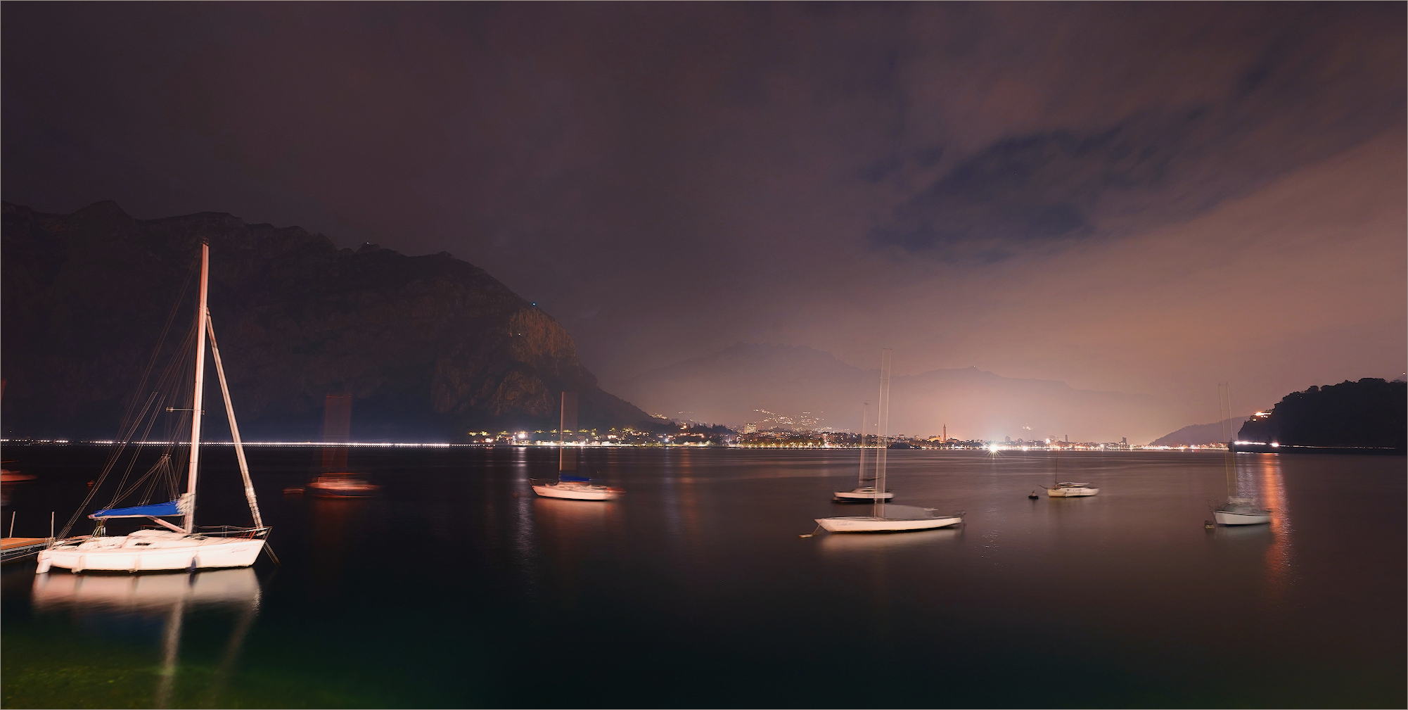 vista sul Lago di Como e sulla cittá di Lecco