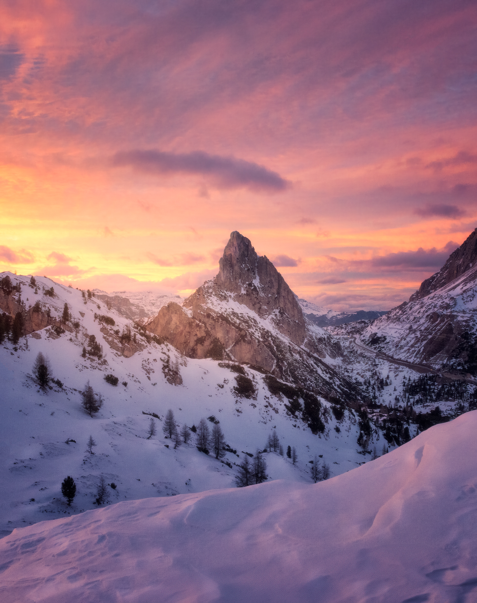 saas de stria tramonto verticale