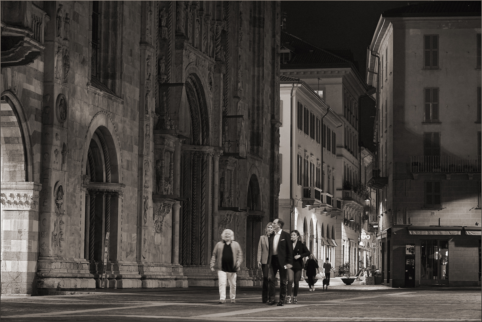 ora siamo in piazza del Duomo ... (versione BN)