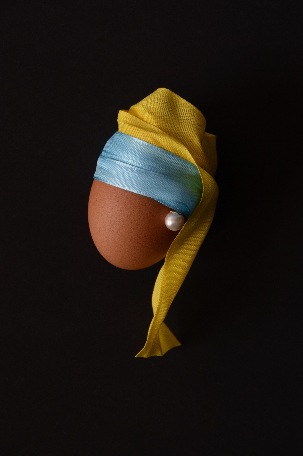Egg with pearl earring