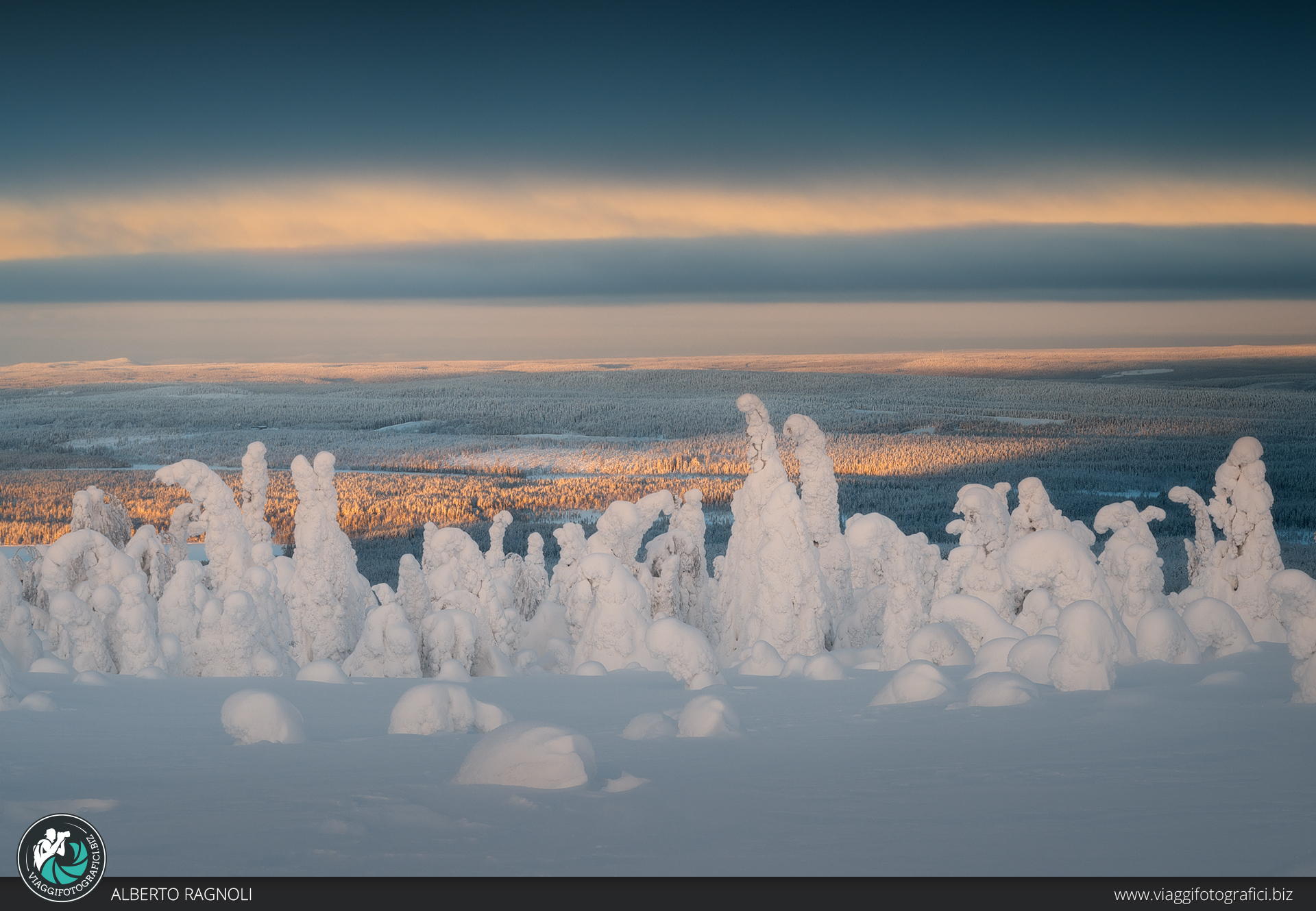 La calda luce invernale della Lapponia Finlandese