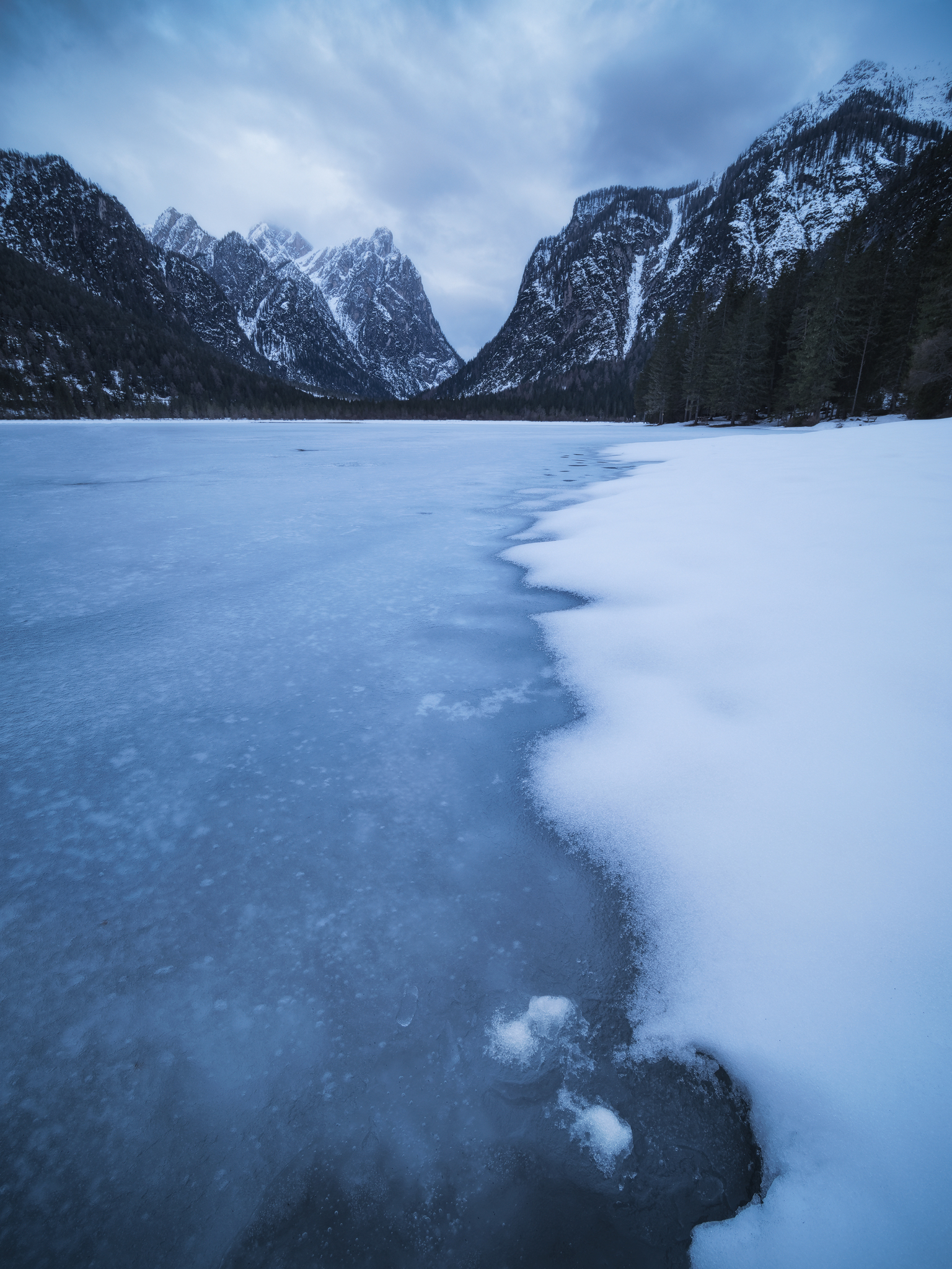 Icy lake drama