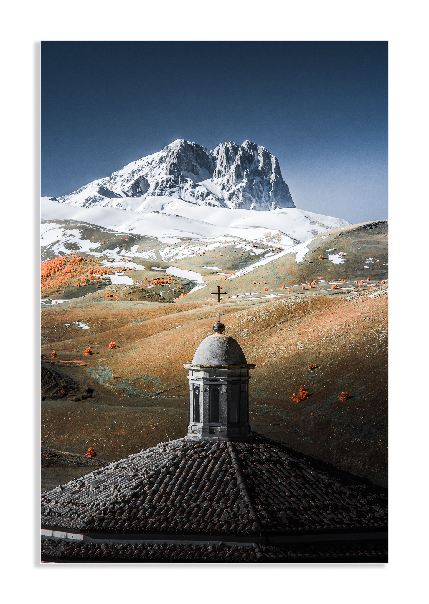 il Gran Sasso e la chiesetta