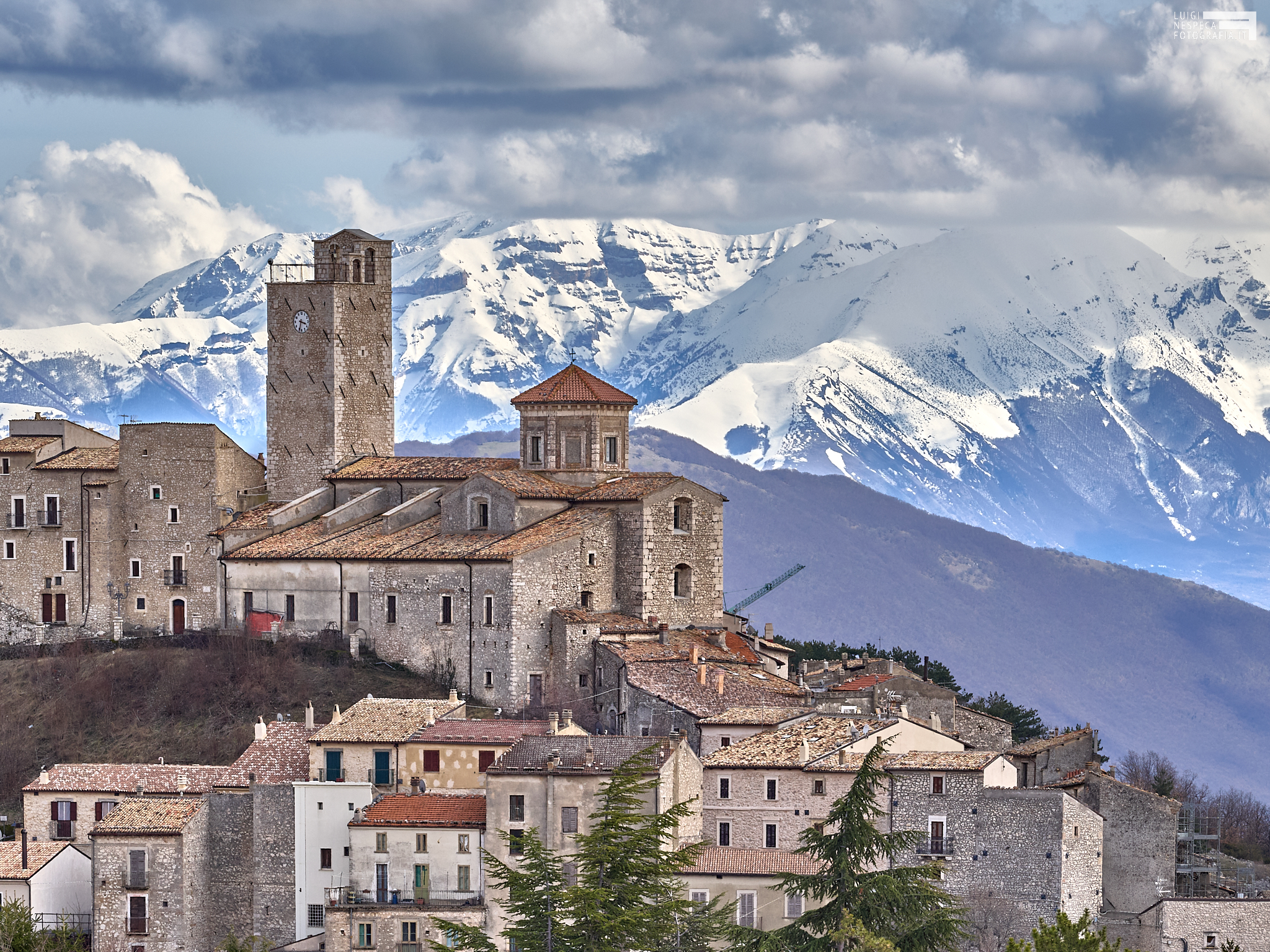 Castel del Monte (AQ) and the Maiella in the background