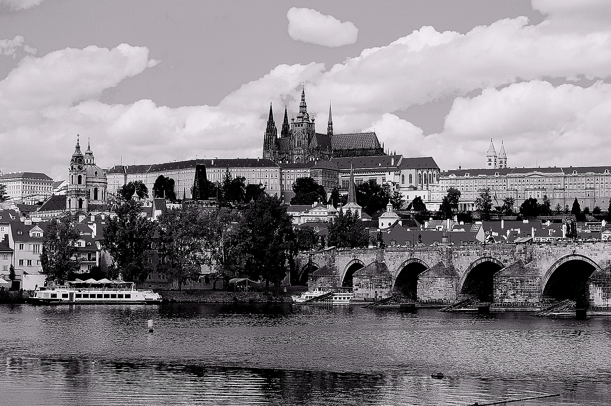 Prague: Vltava-Charles Bridge-Castle-St. Vitus Cathedral