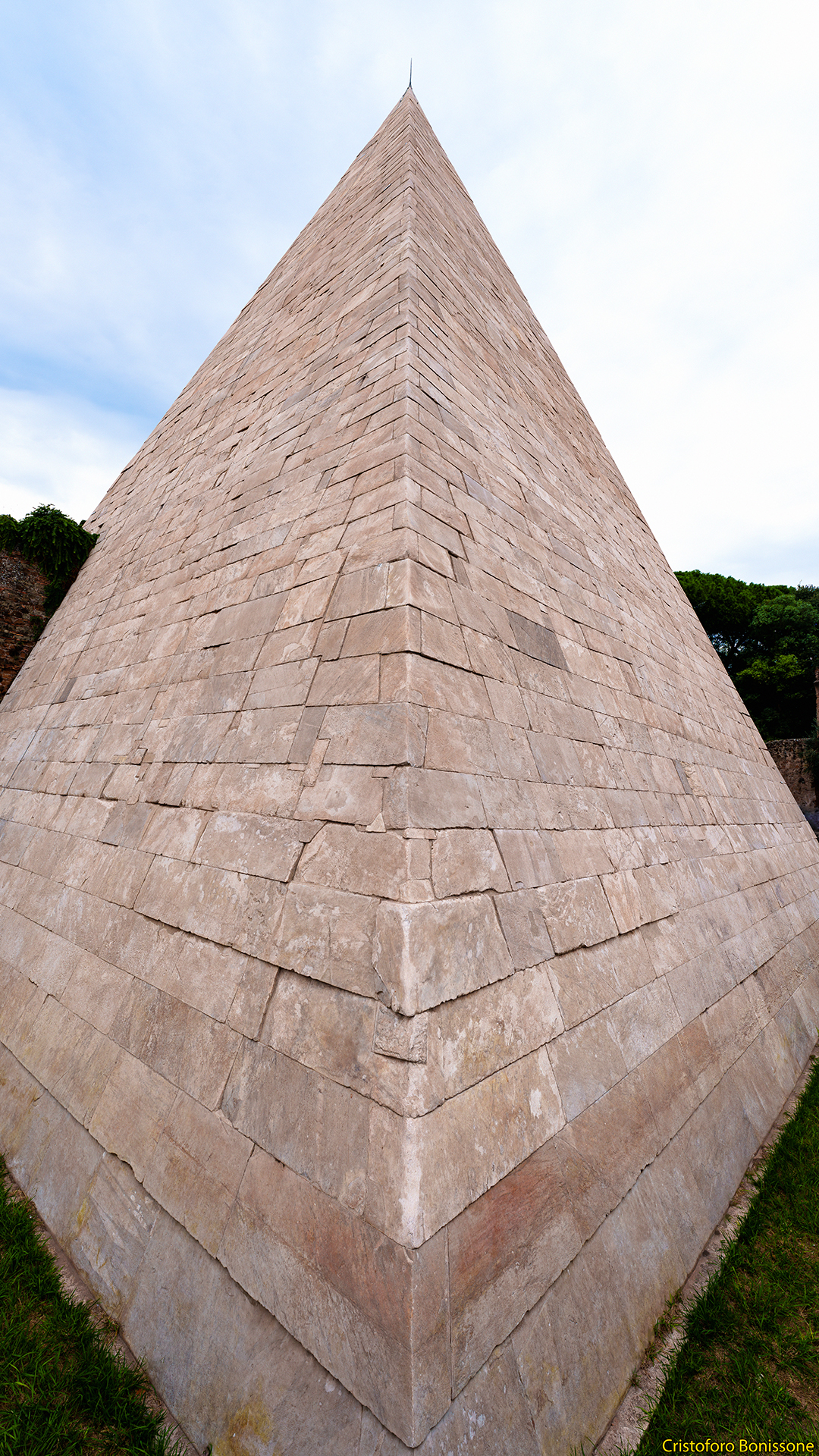 Piramide Cestia Roma