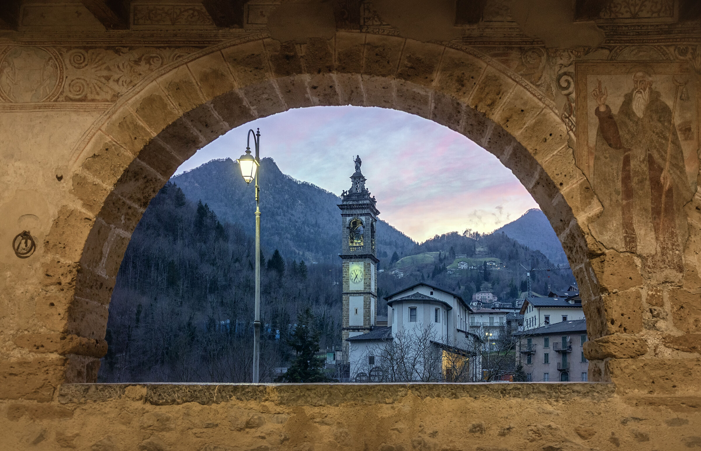 view from the Porticoed Road of Averara