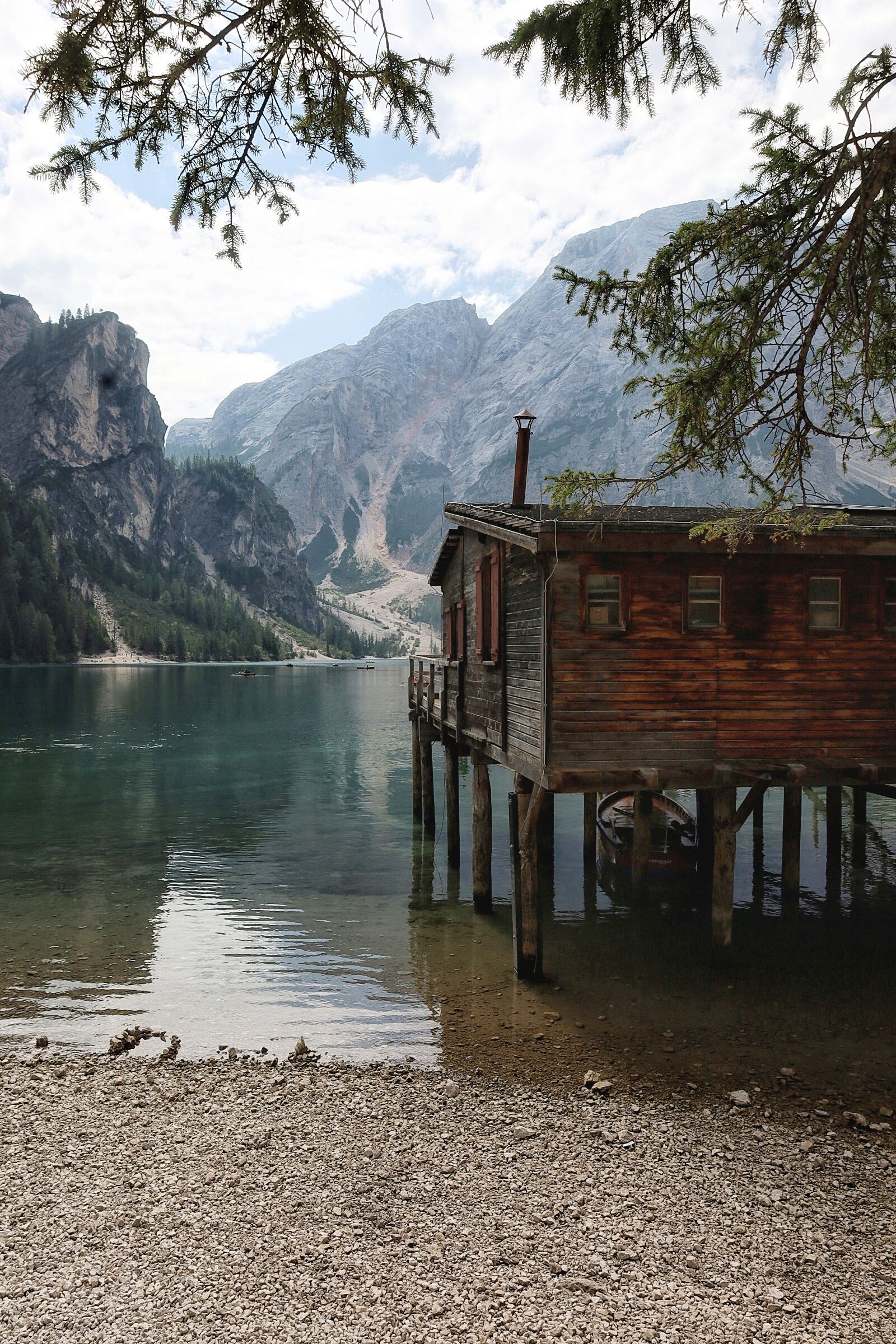 La solita scontatissima veduta del lago di Braies