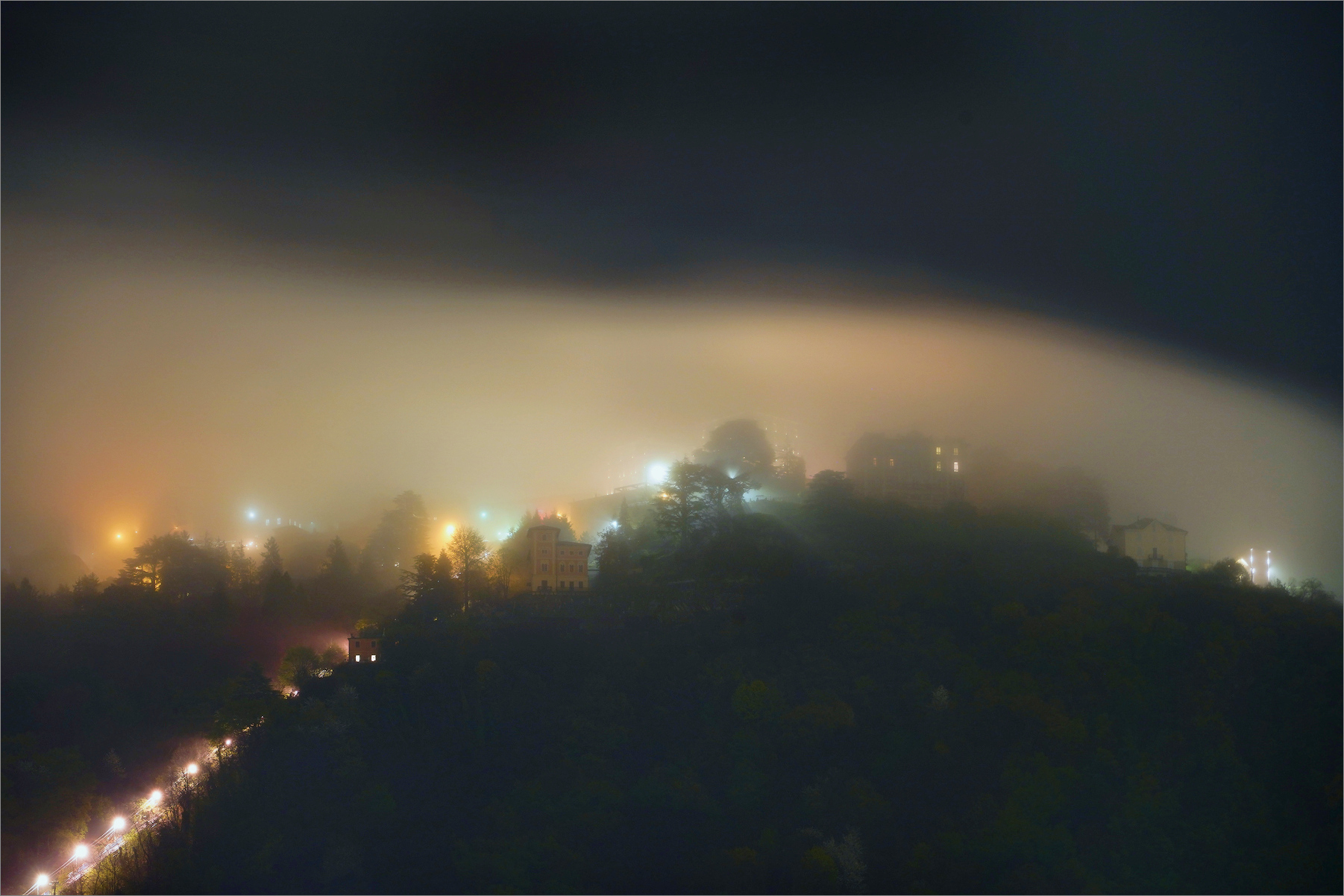 Maltempo: vista su Brunate da Como