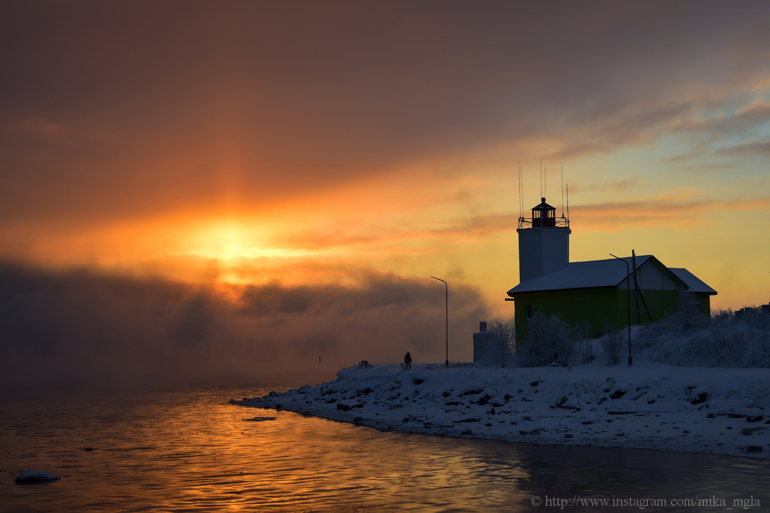 Alba polare nella baia di Kola