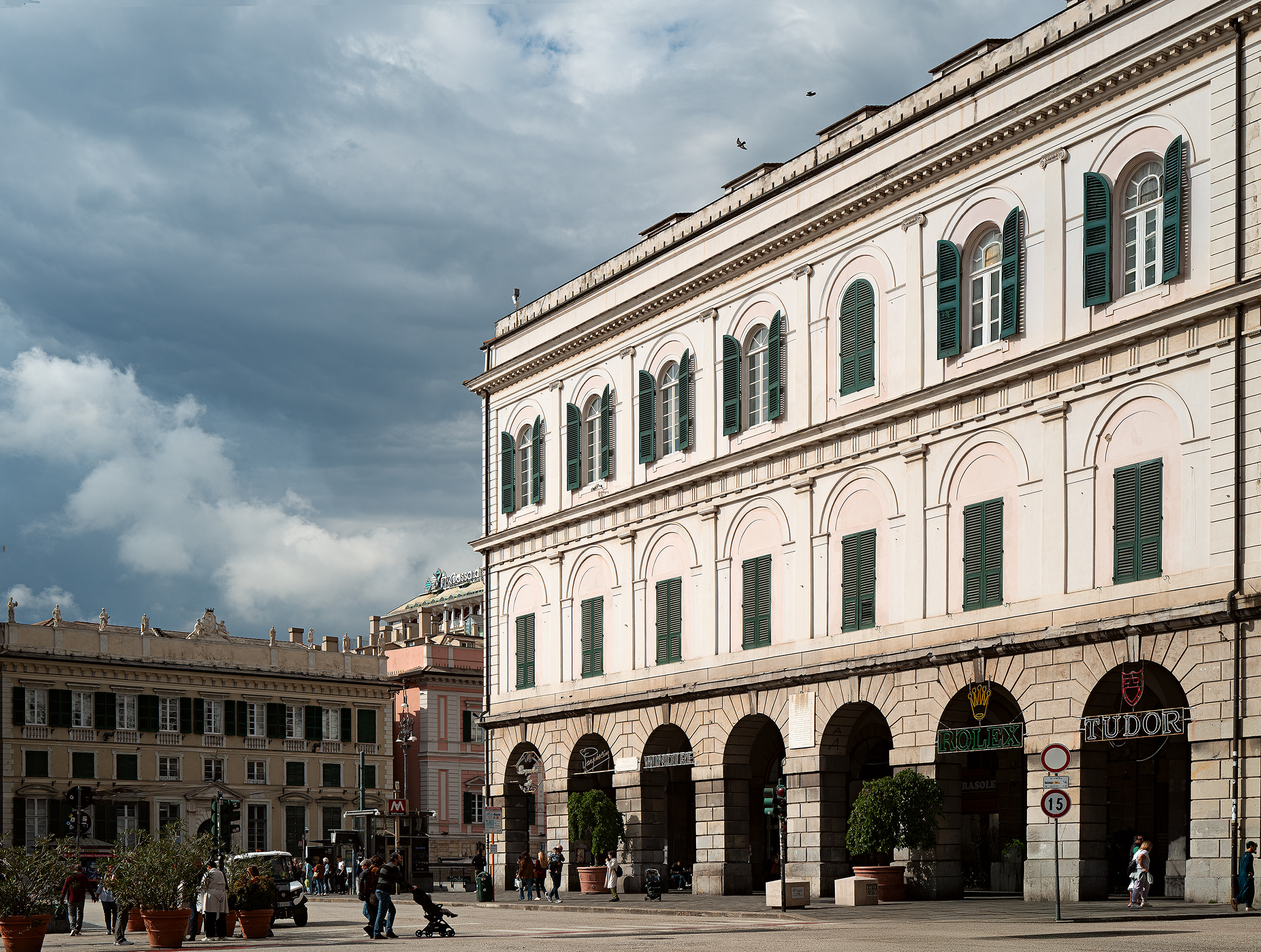 Genoa - Piazza De Ferrari - Glimpse