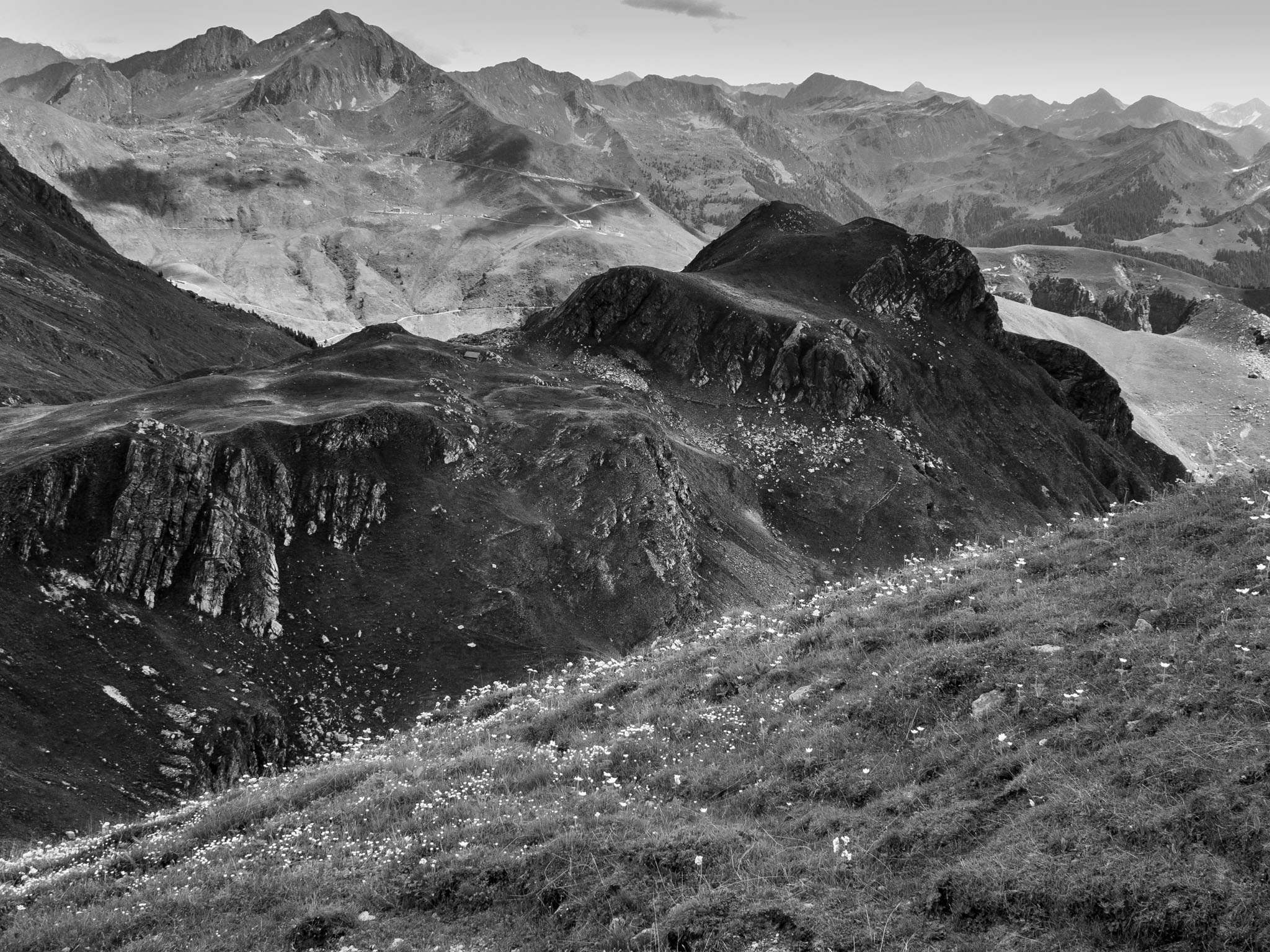 Towards the lakes of Ponteranica