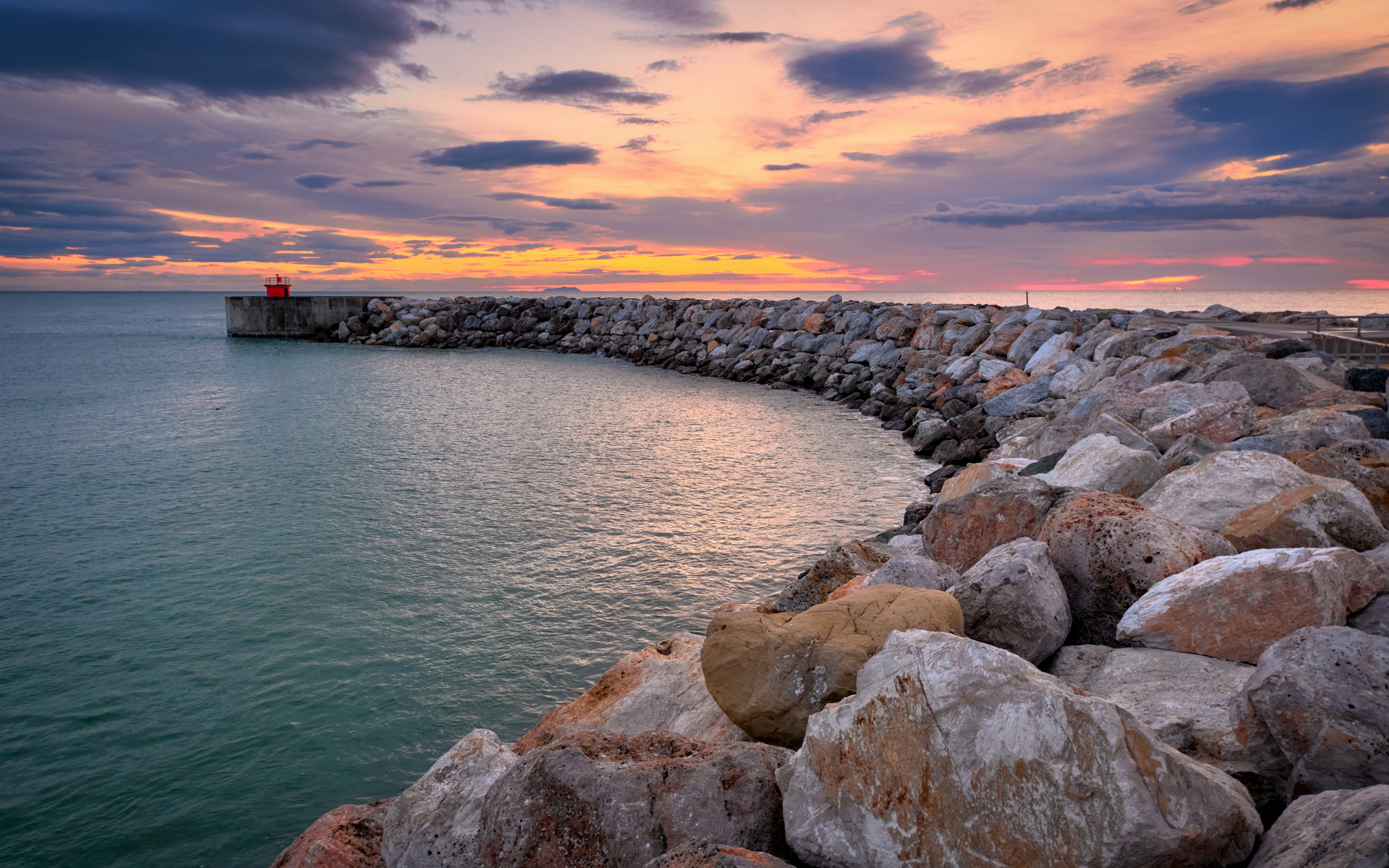 Tramonto sul molo di Marina di Pisa