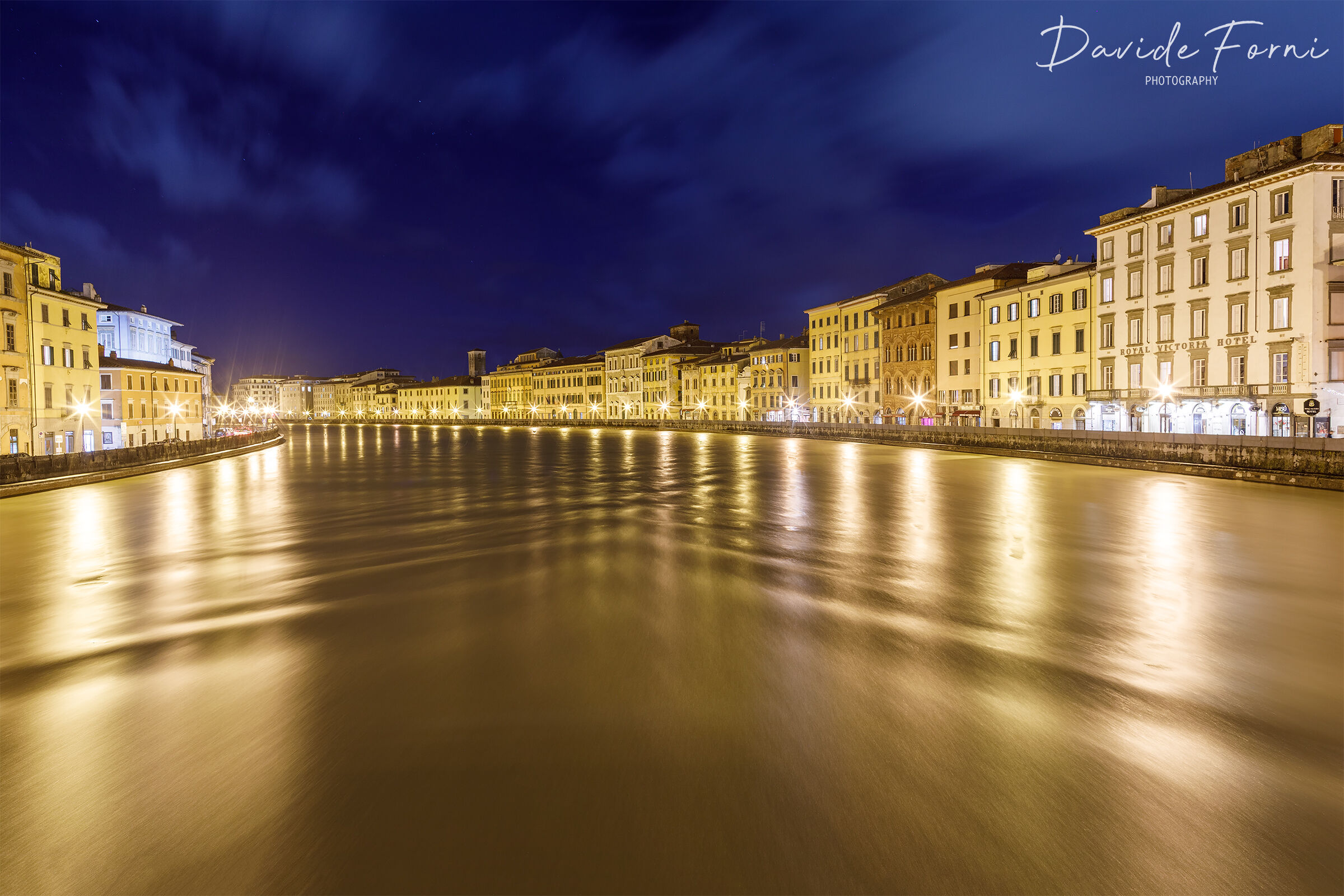Gold and Blue on the Lungarno di Pisa