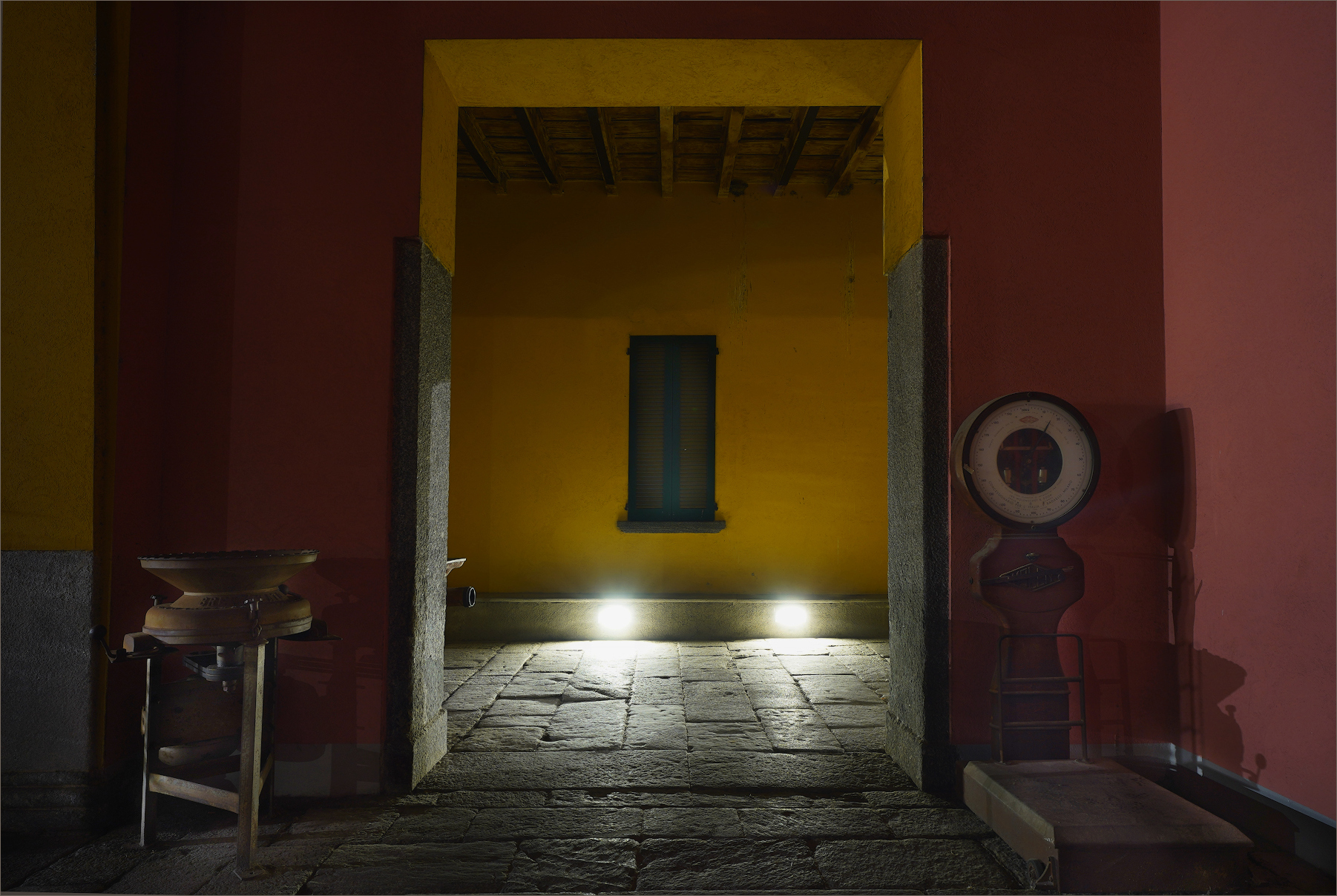 A courtyard in Cremnago, hamlet. of Inverigo (CO)