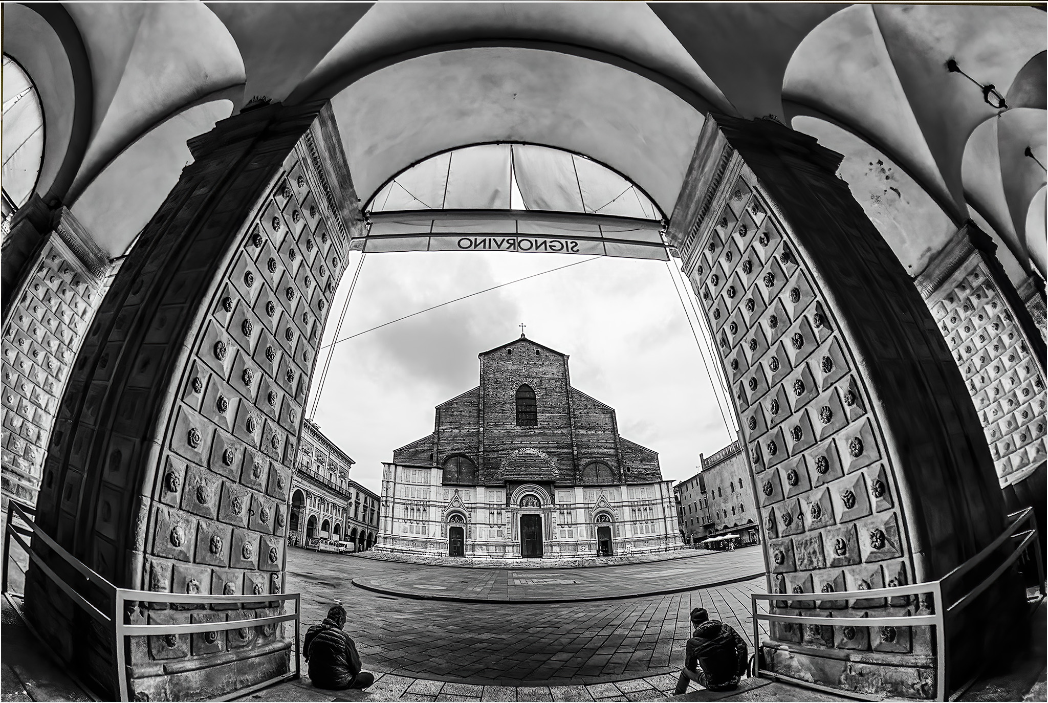 The sentinels of Piazza Maggiore