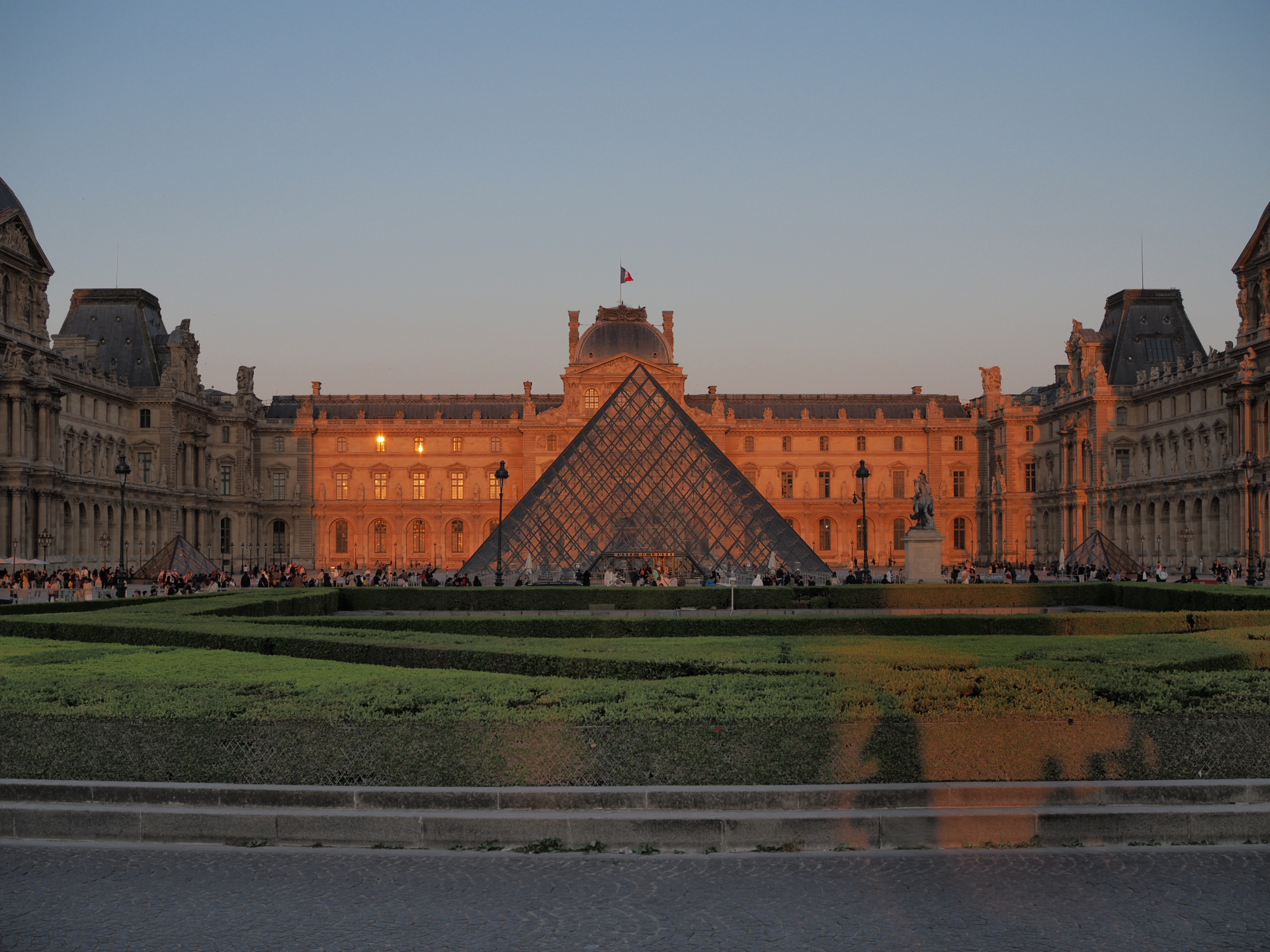 Piramide al tramonto