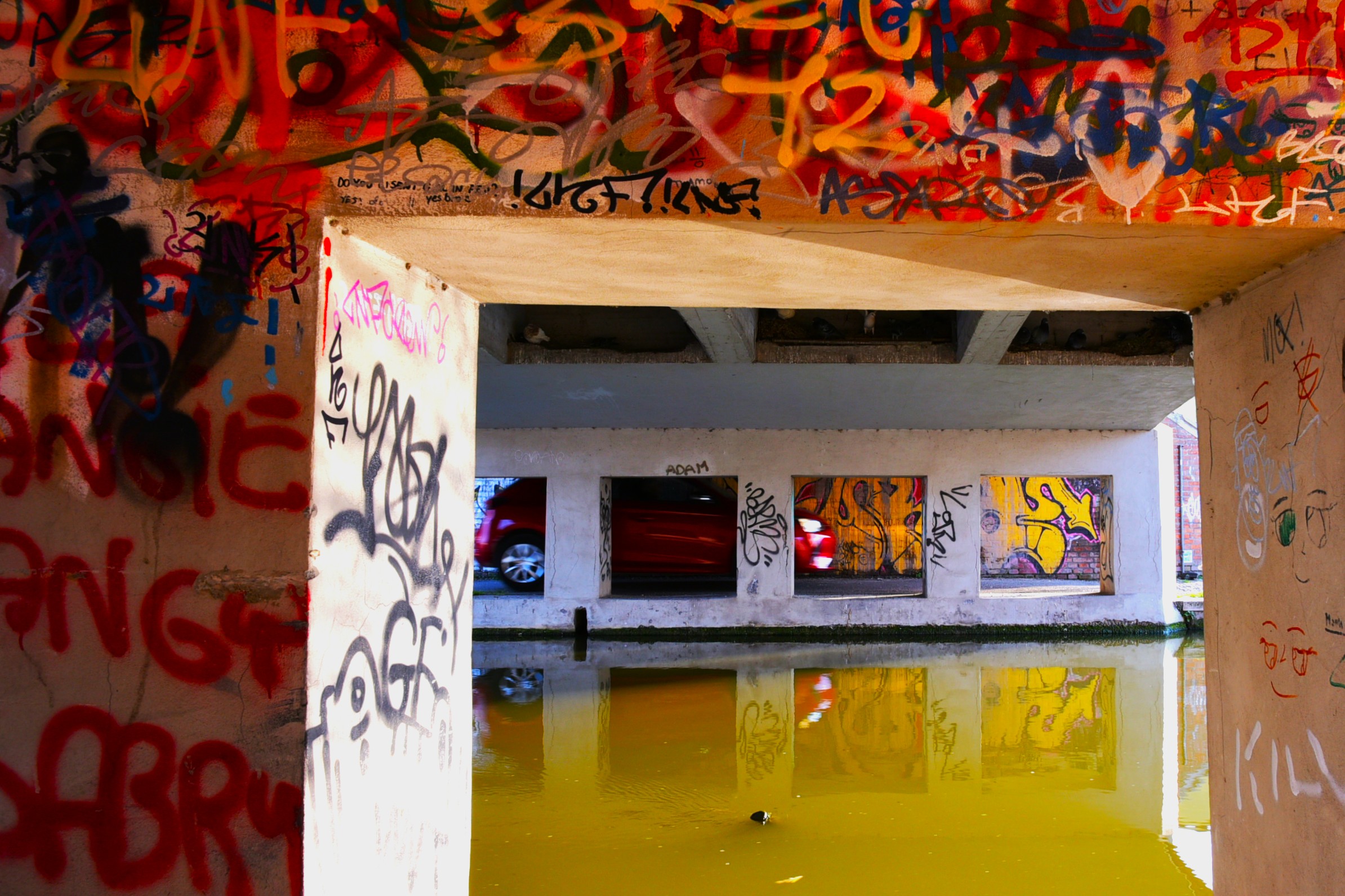 Urban transitions between reality and fantasy