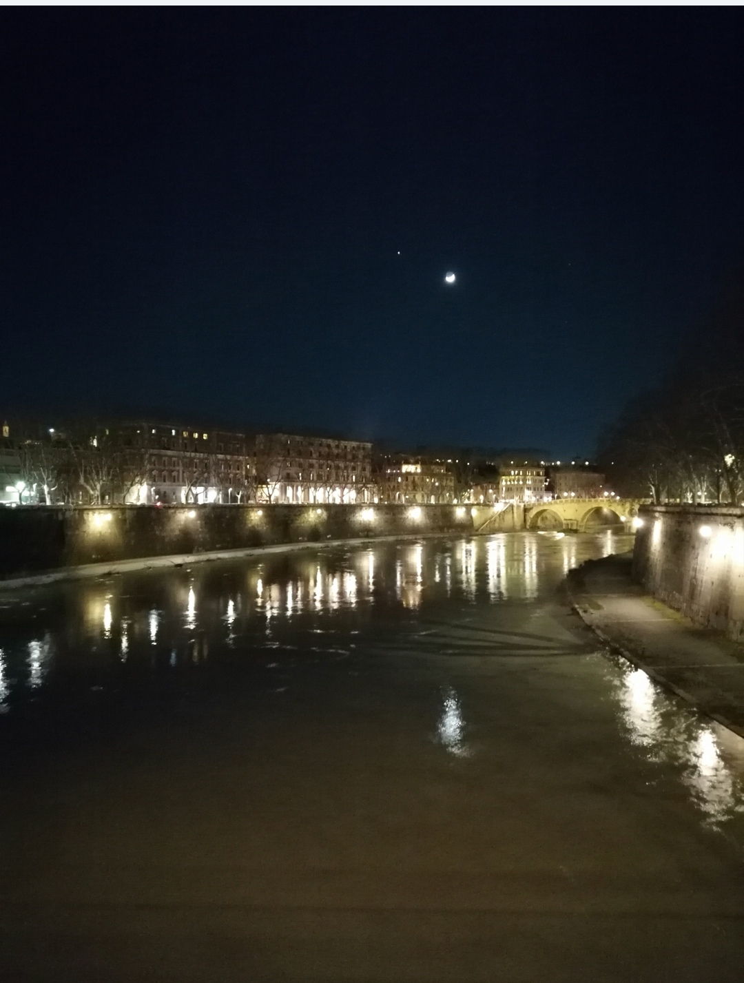 The moon on the Tiber