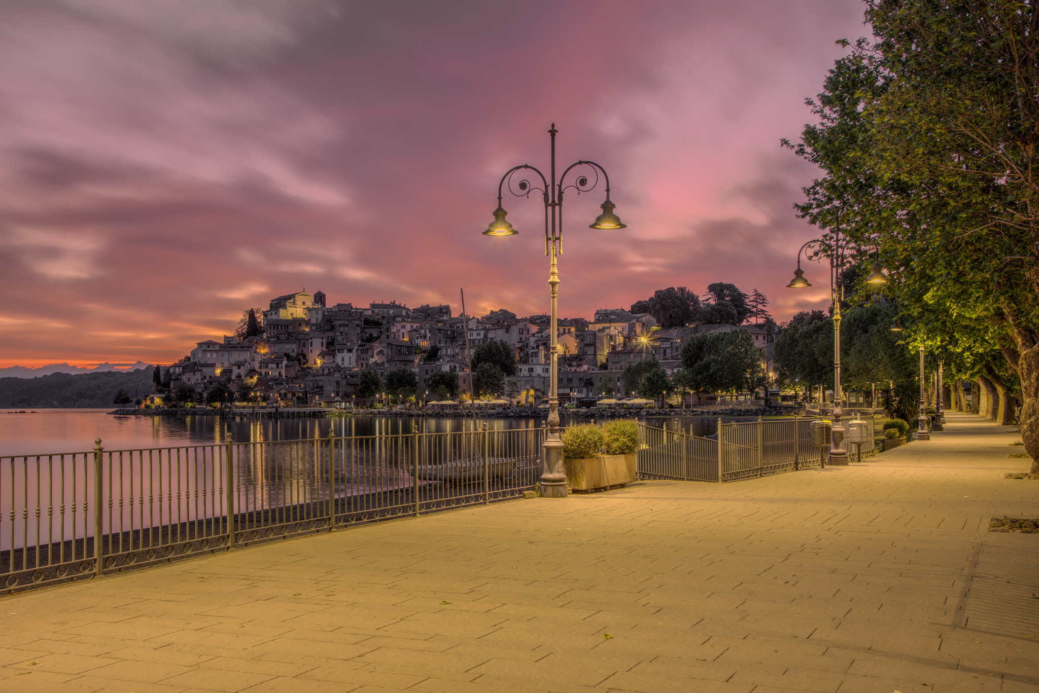 Between night and day II